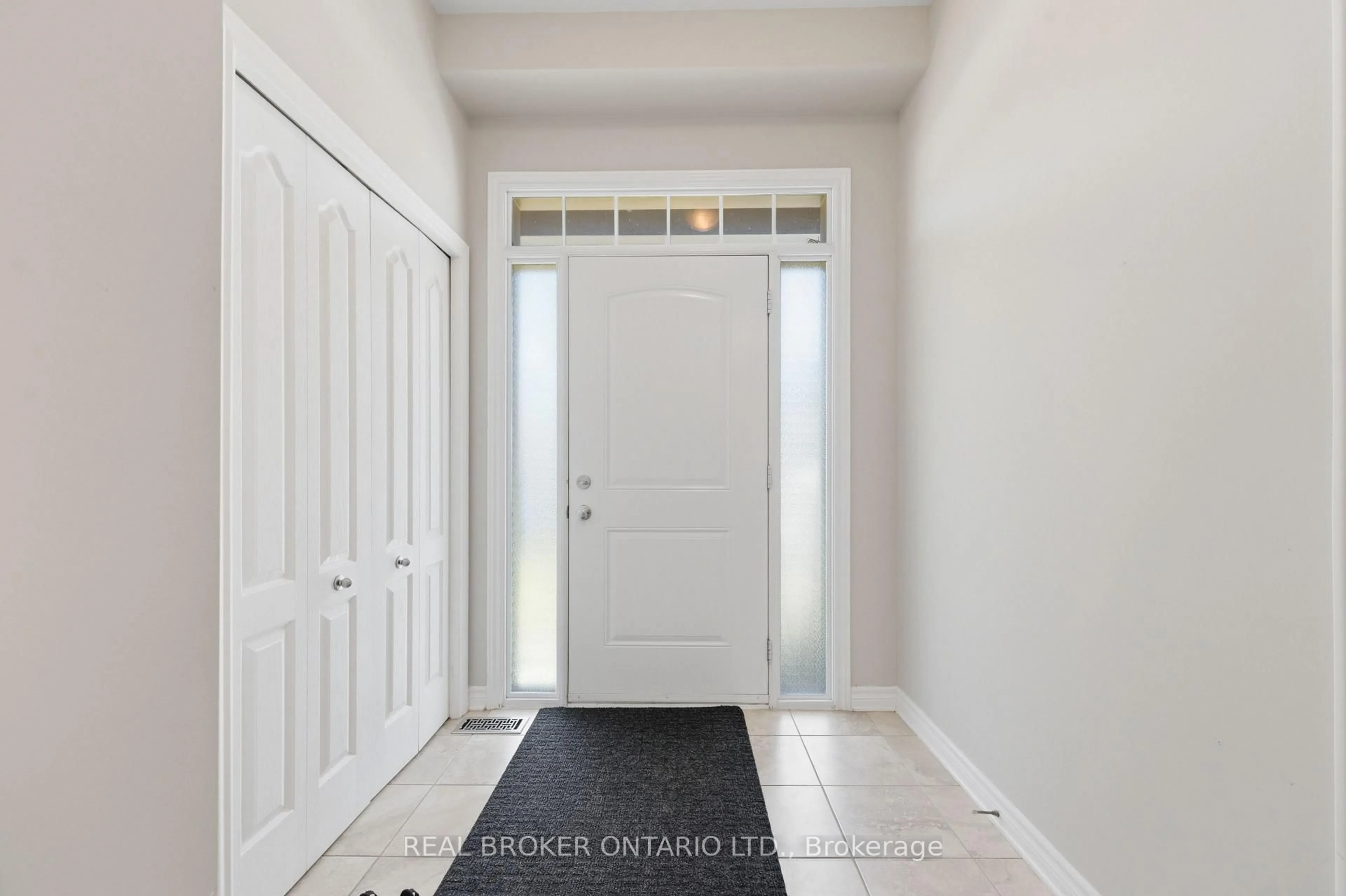Indoor entryway for 417 STALWART Cres, Ottawa Ontario K1T 0H2