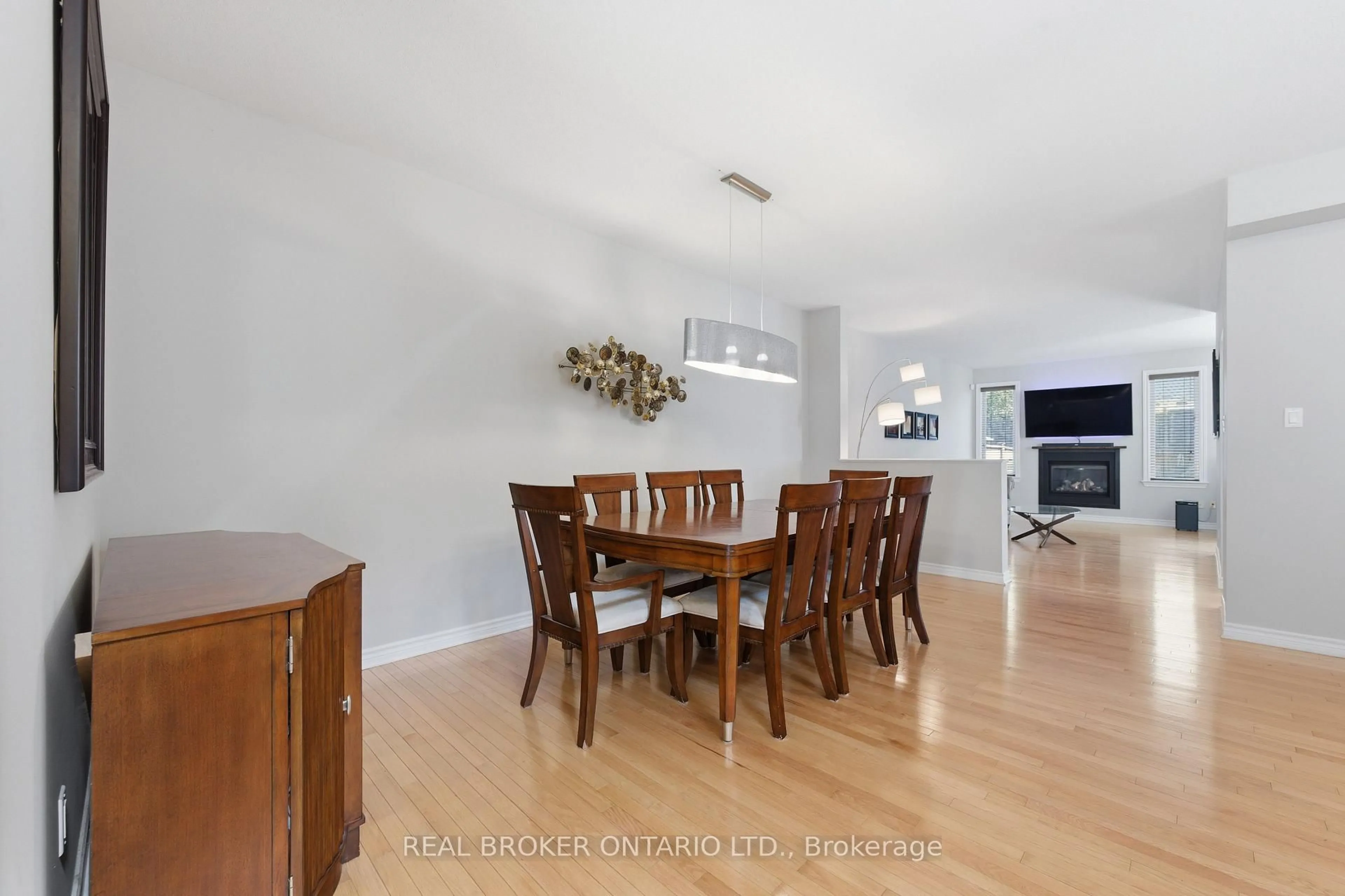 Dining room, wood/laminate floor for 417 STALWART Cres, Ottawa Ontario K1T 0H2
