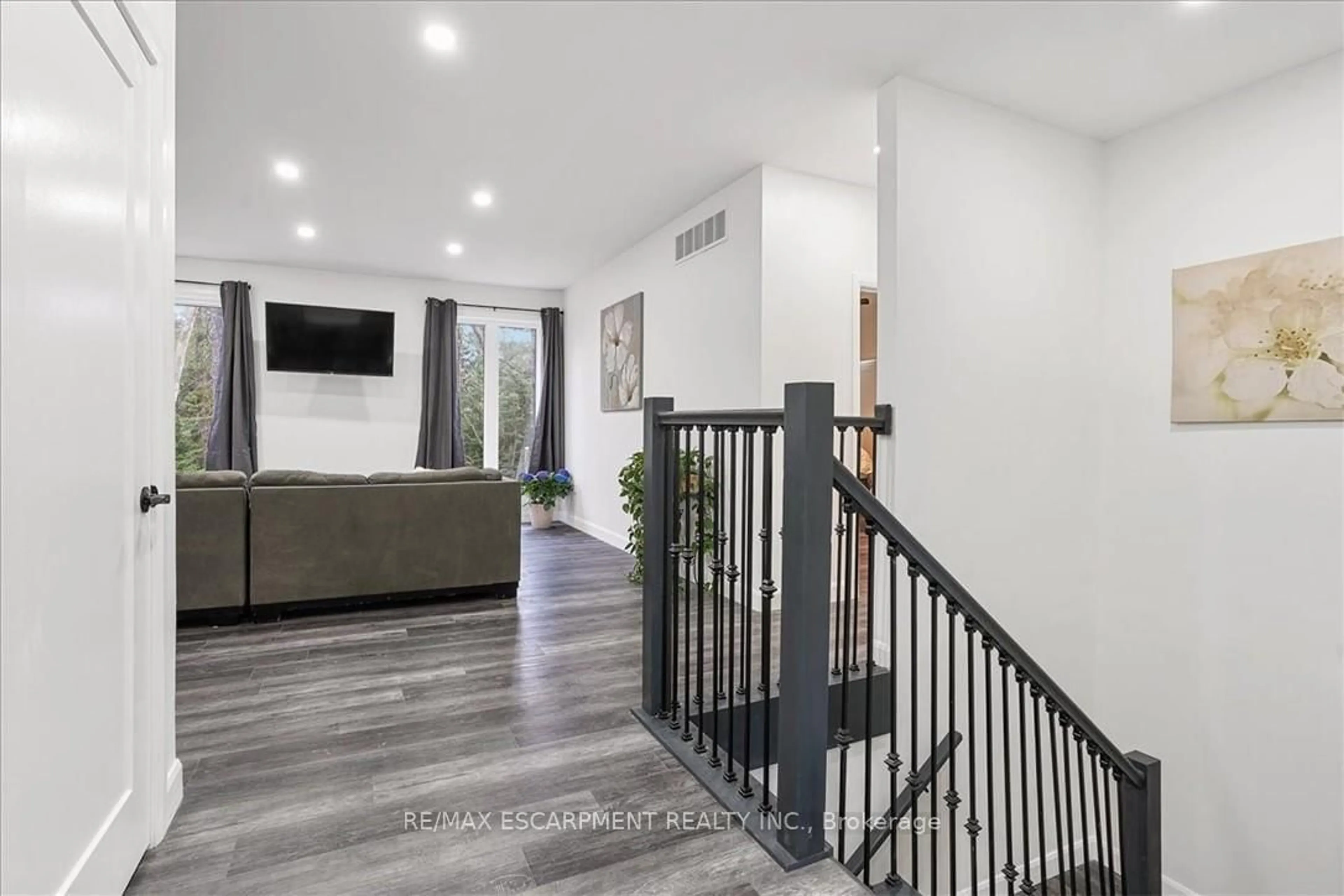 Indoor entryway for 12407 County Road 503, Highlands East Ontario K0L 2Y0