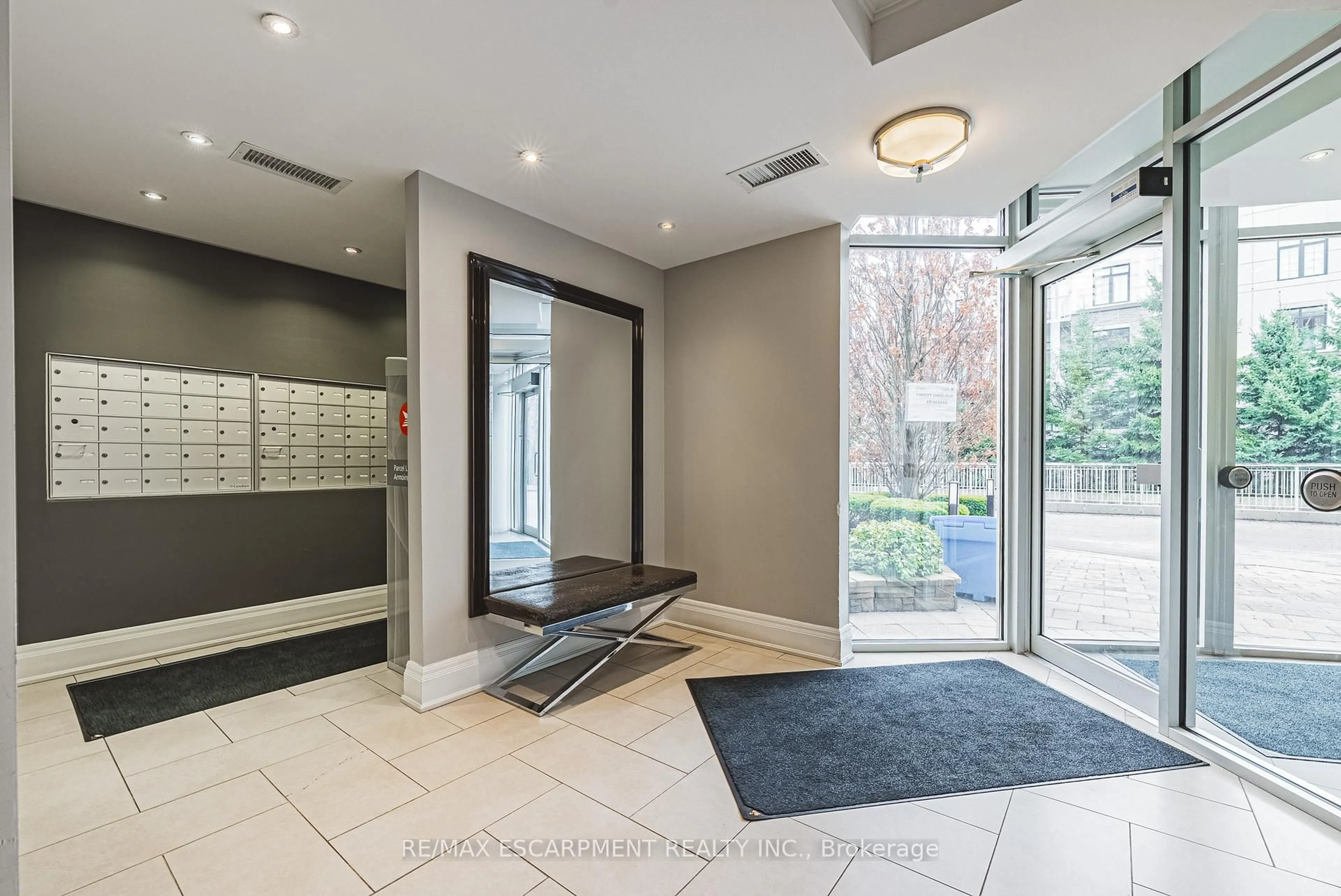 Indoor entryway for 125 WILSON St #312, Hamilton Ontario L9G 0B3