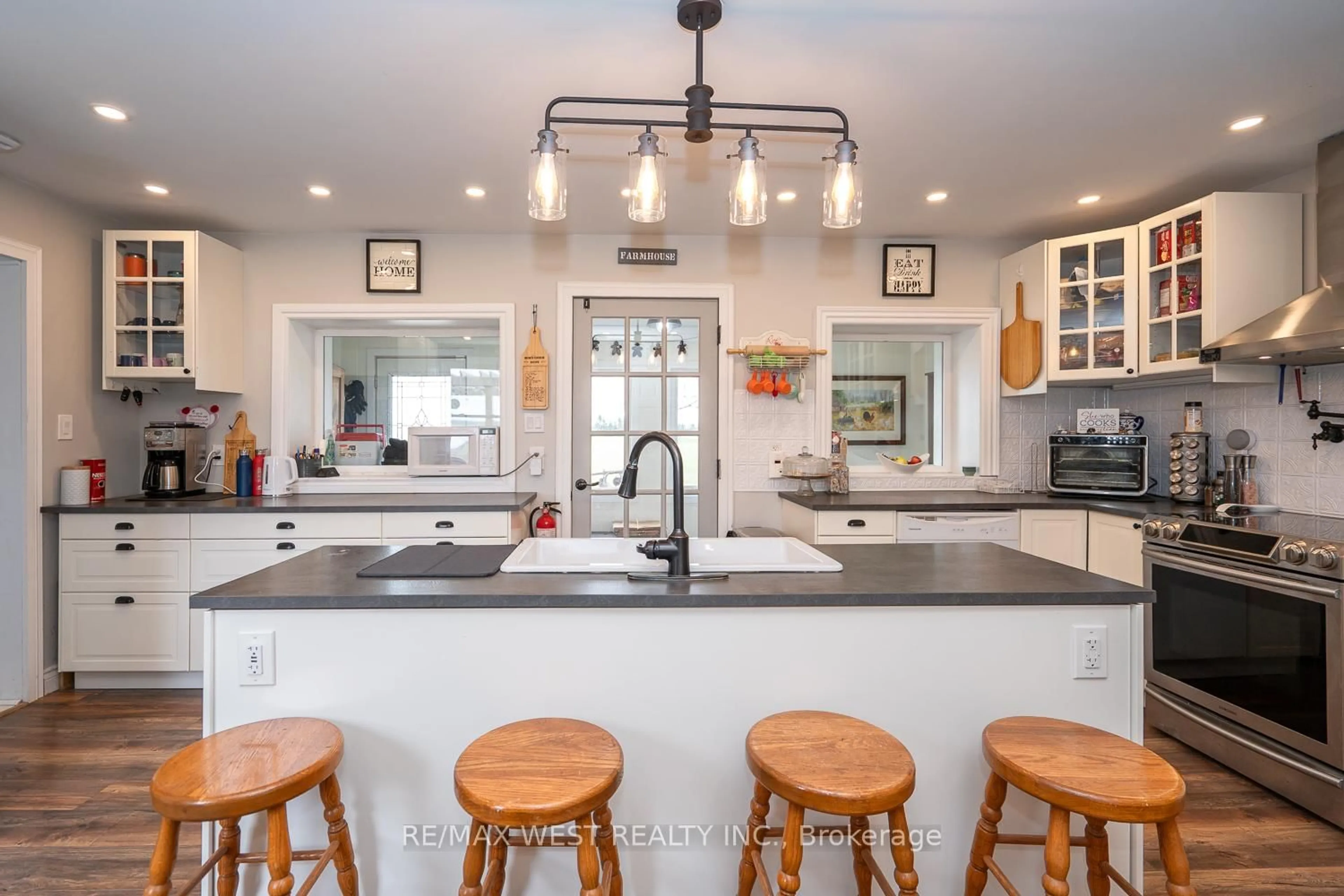 Open concept kitchen, ceramic/tile floor for 518079 County Road 124, Melancthon Ontario L0N 1S7