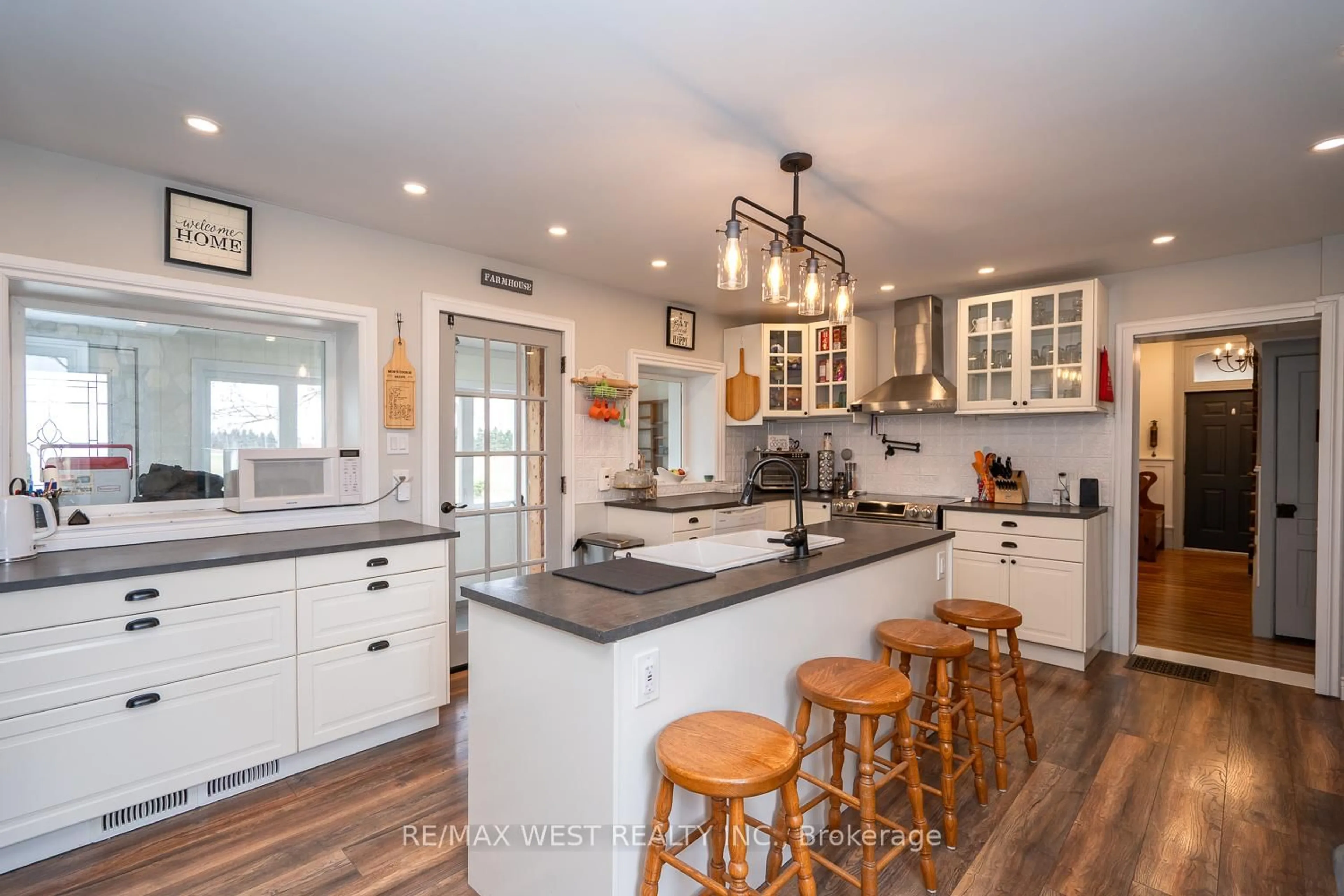 Open concept kitchen, unknown for 518079 County Road 124, Melancthon Ontario L0N 1S7