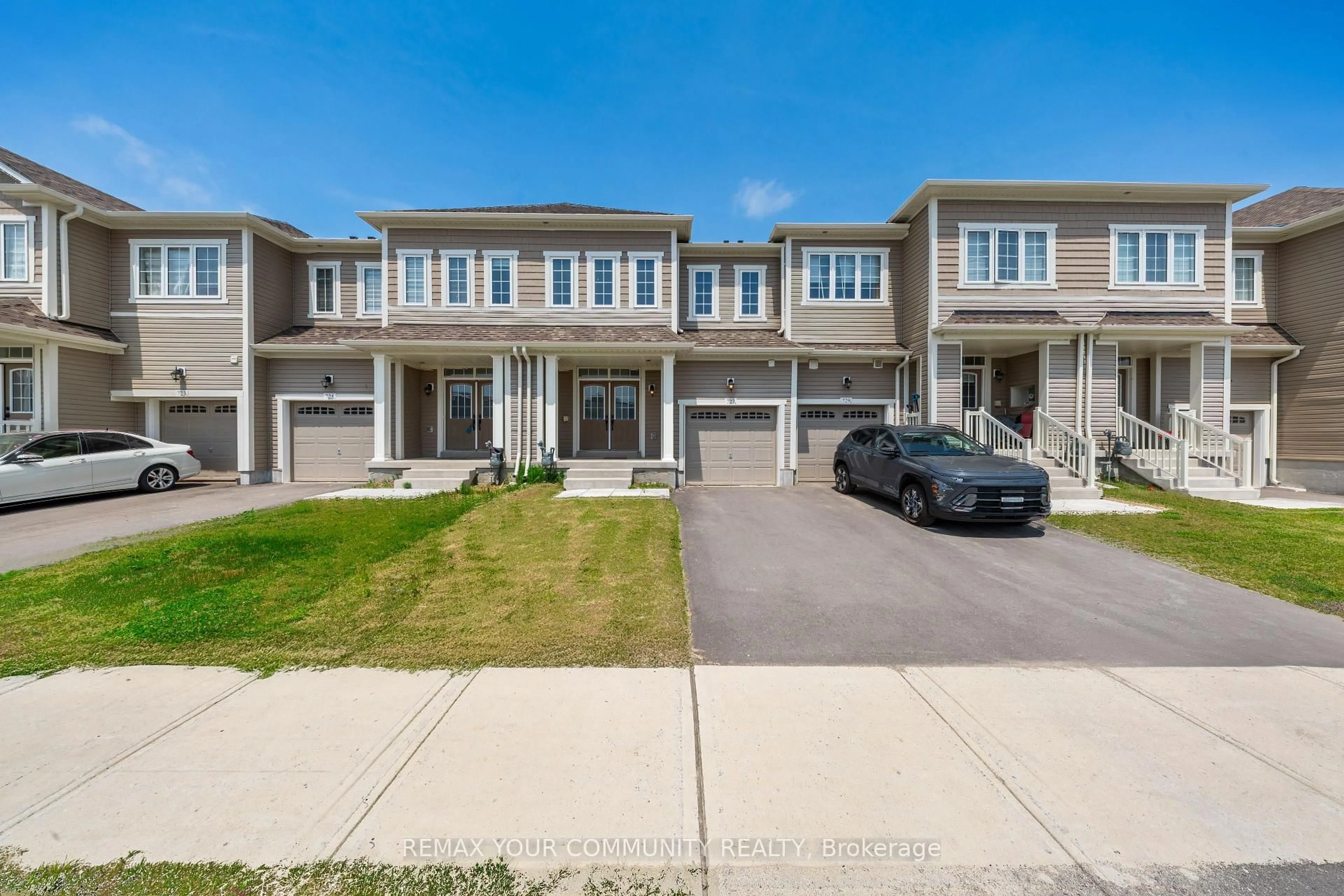 A pic from outside/outdoor area/front of a property/back of a property/a pic from drone, street for 727 Potawatomi Cres, Shelburne Ontario L2A 4R5