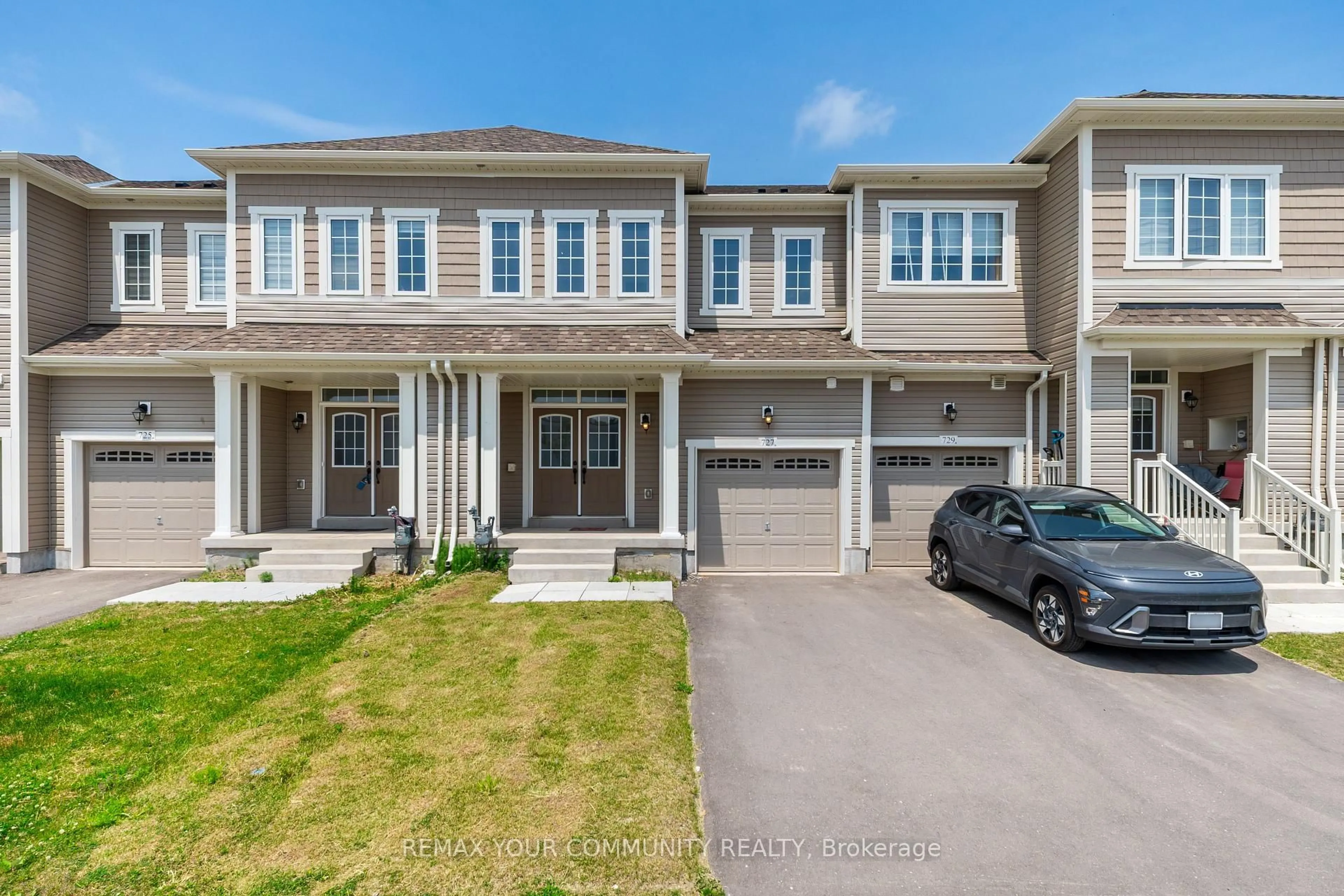 A pic from outside/outdoor area/front of a property/back of a property/a pic from drone, street for 727 Potawatomi Cres, Shelburne Ontario L2A 4R5