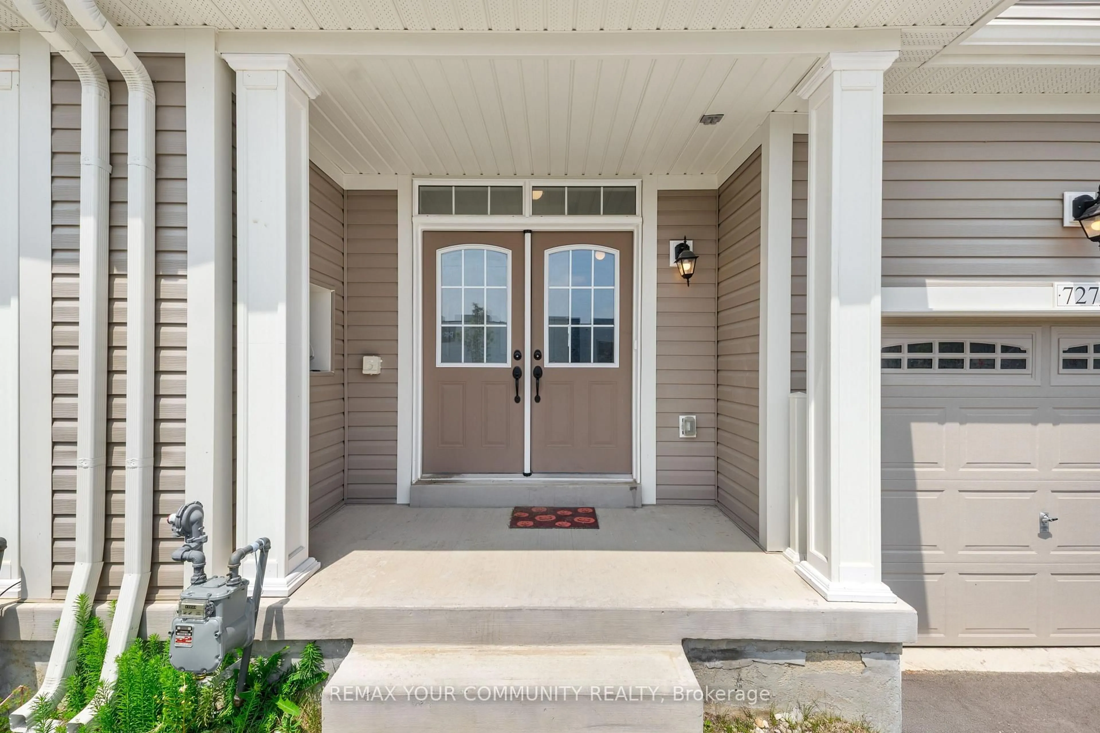 Indoor entryway for 727 Potawatomi Cres, Shelburne Ontario L2A 4R5