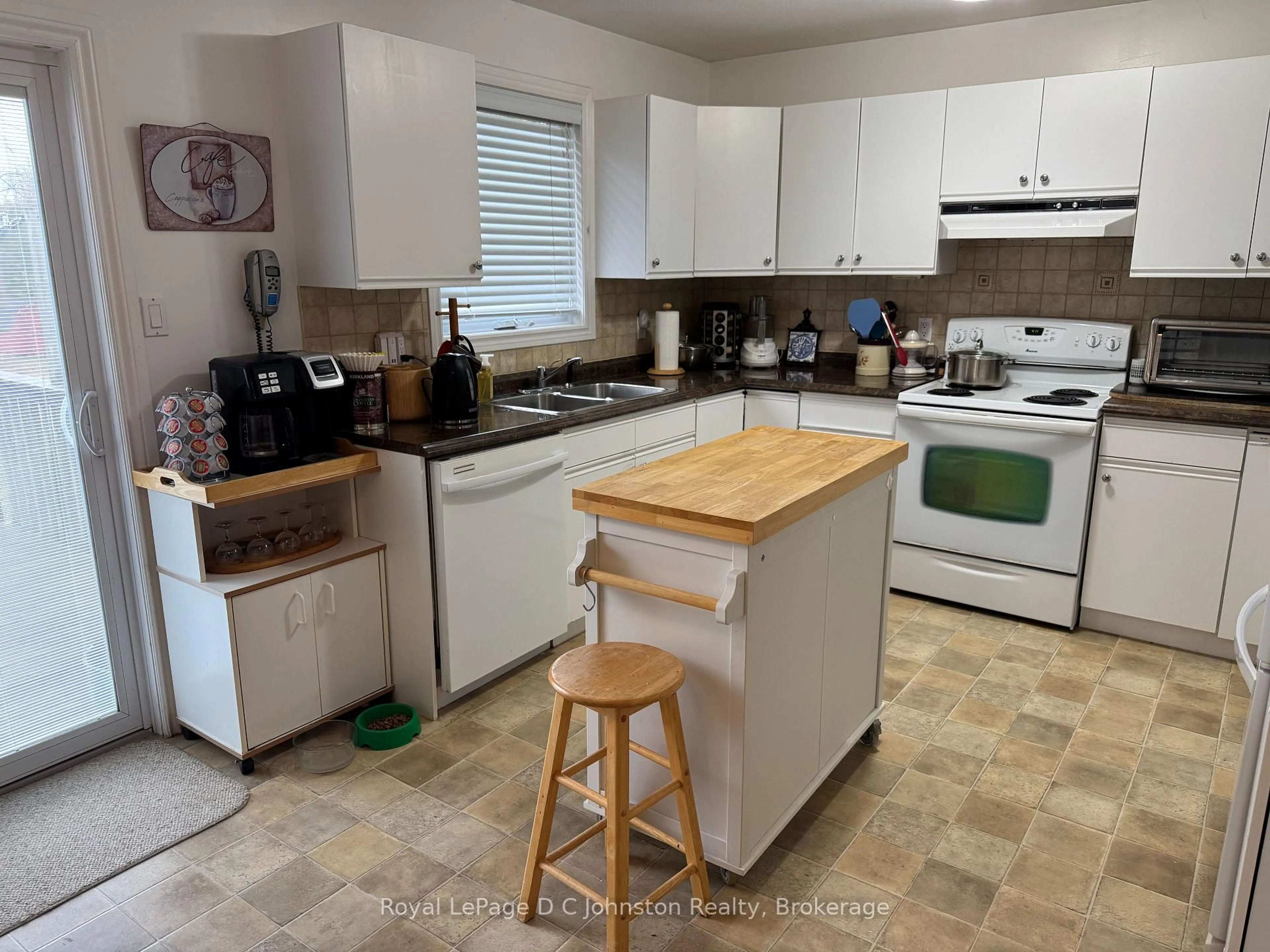 Standard kitchen, unknown for 373 Carlisle St, Saugeen Shores Ontario N0H 2L0