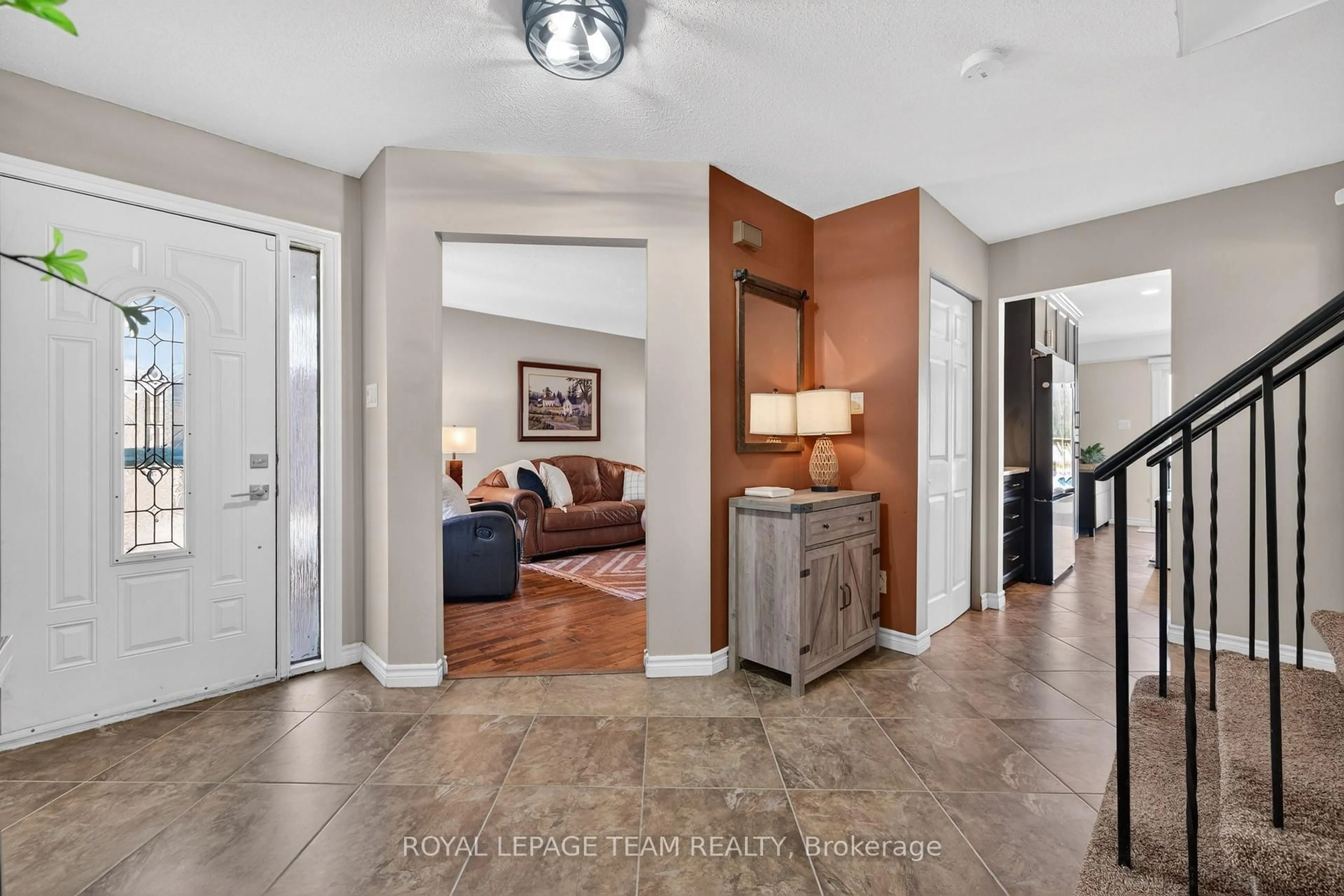 Indoor entryway for 161 Springwater Dr, Ottawa Ontario K2M 1Z9