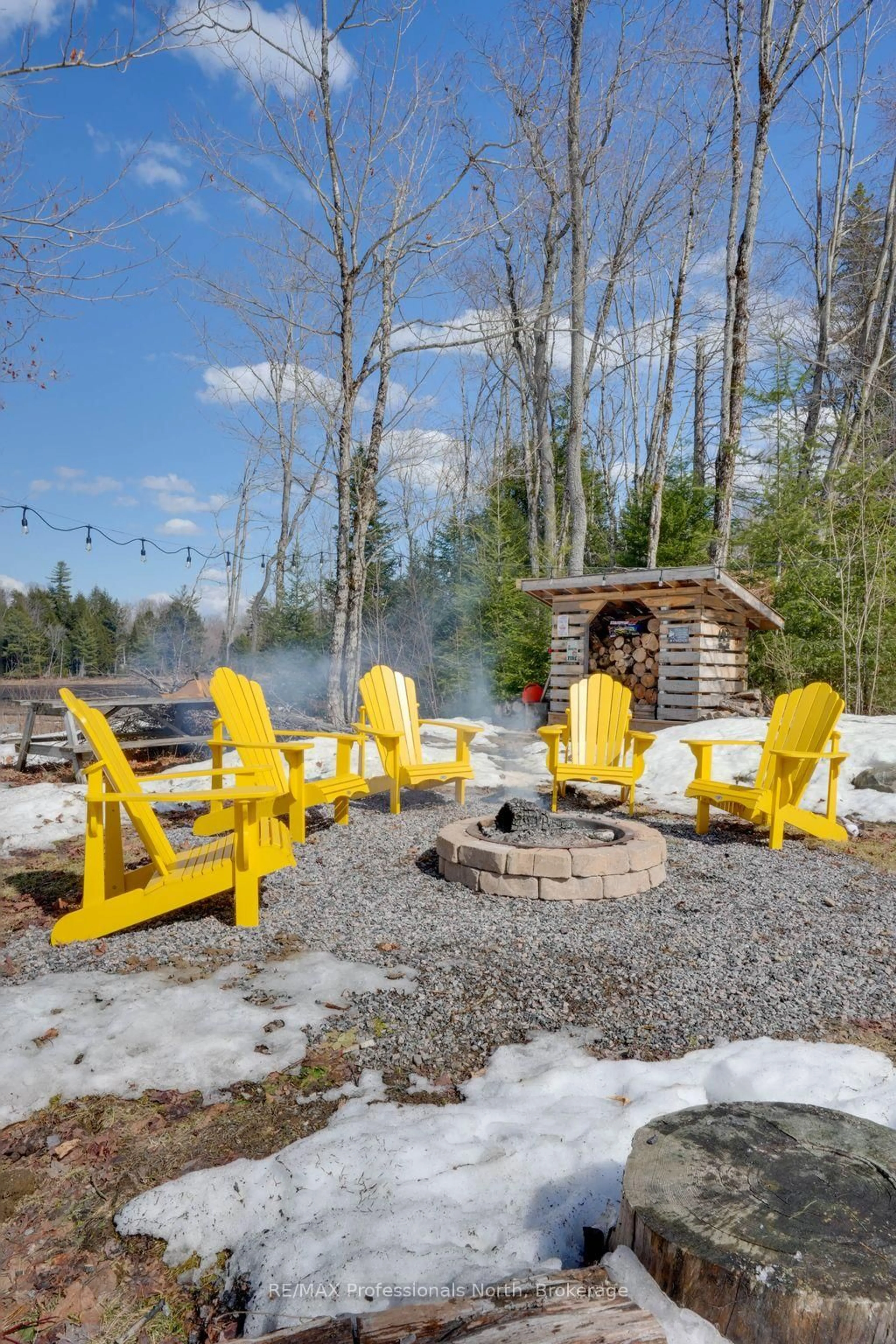 Patio, mountain view for 1289 Purbrook Rd, Bracebridge Ontario P1L 1X3