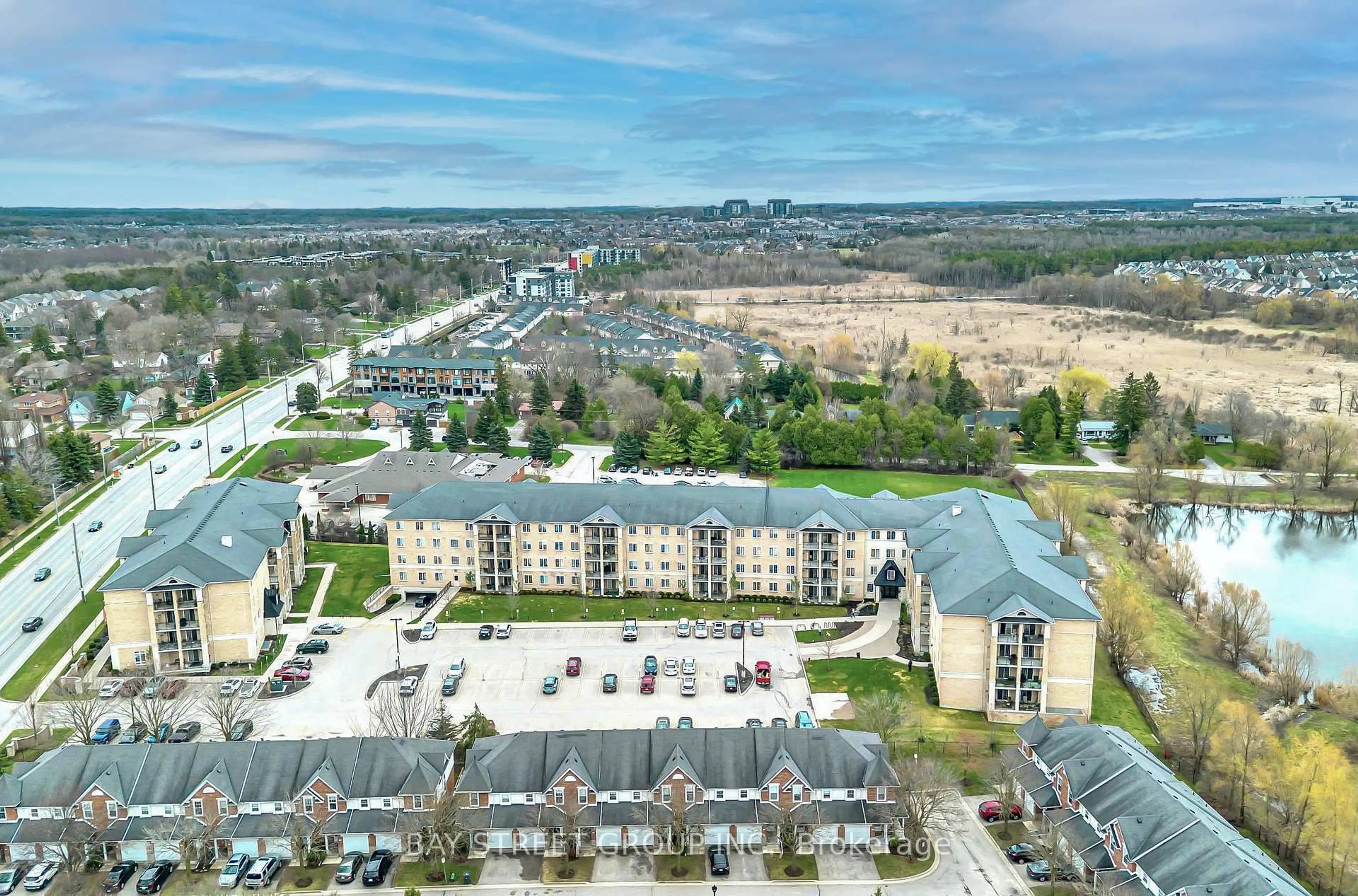 A pic from outside/outdoor area/front of a property/back of a property/a pic from drone, building for 1077 Gordon St #132, Guelph Ontario N1G 0E3