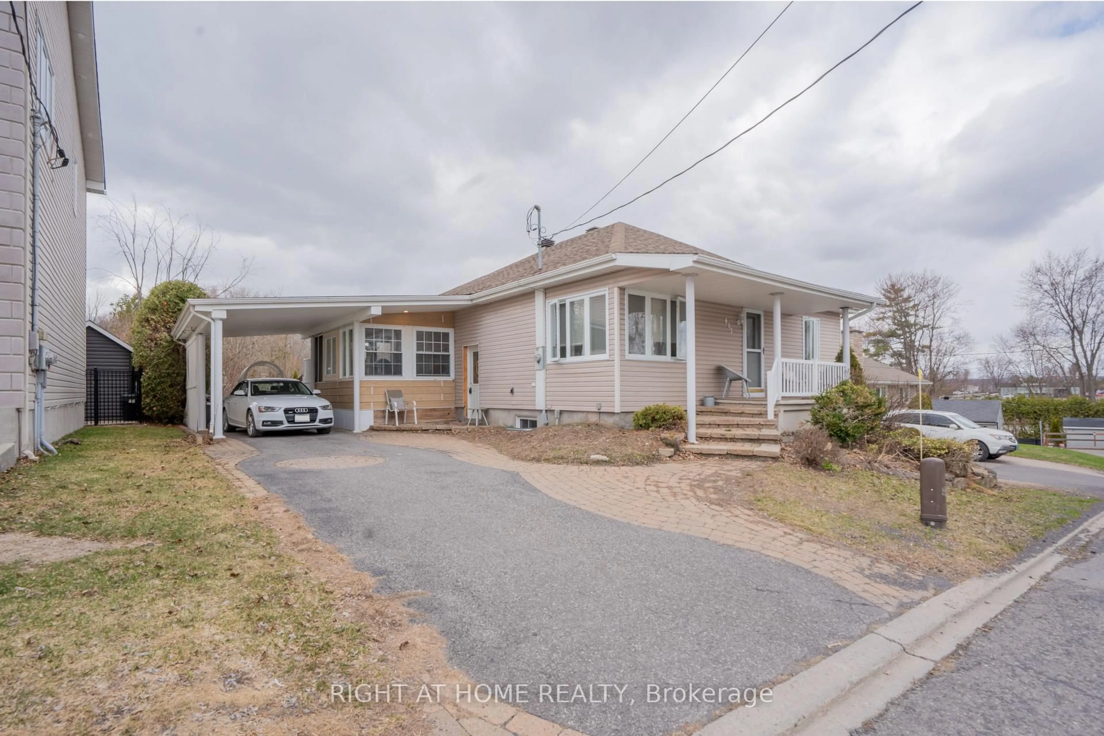 Unknown for 682 Henri Circ, Clarence-Rockland Ontario K4K 1C4