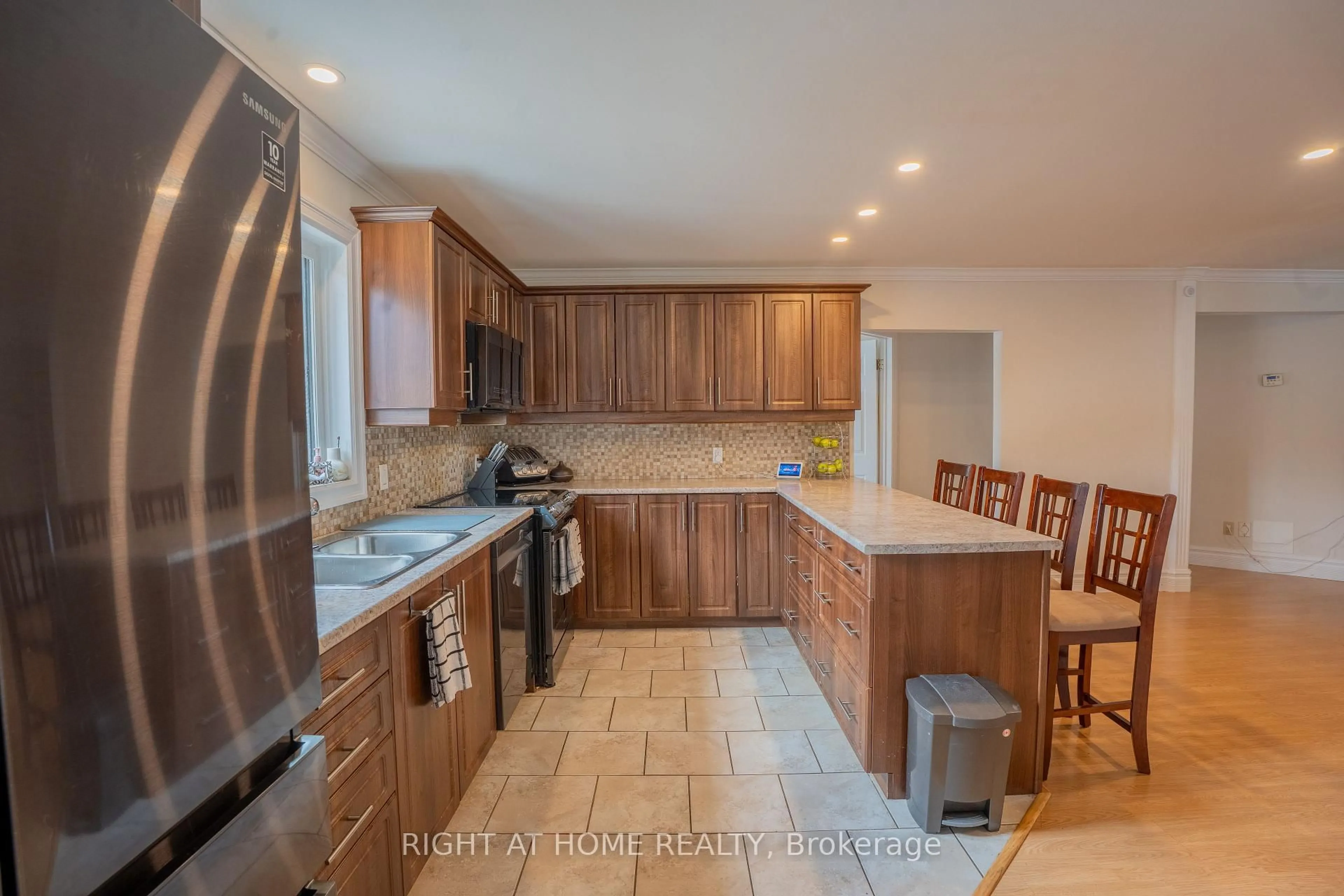 Standard kitchen, unknown for 682 Henri Circ, Clarence-Rockland Ontario K4K 1C4