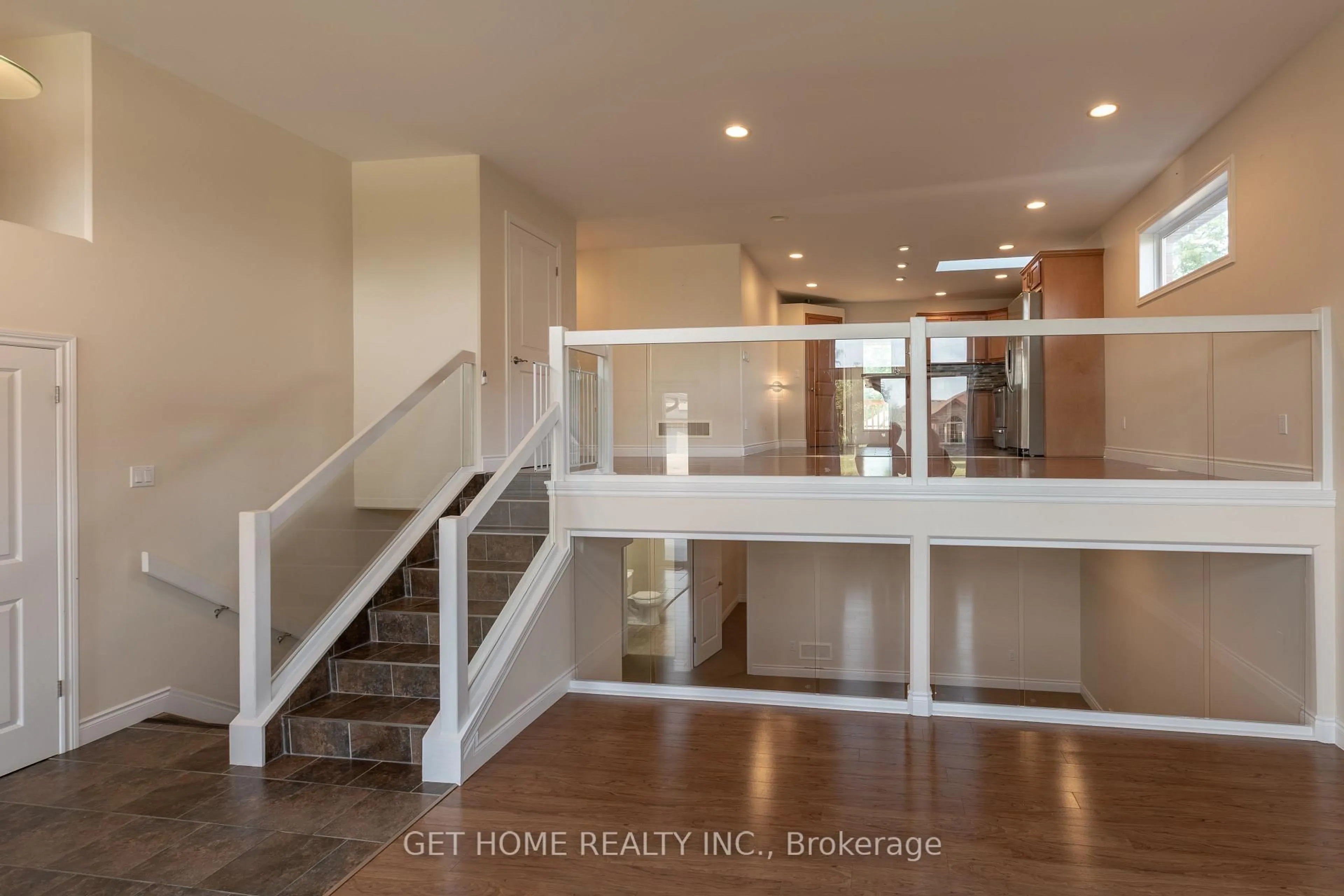 Indoor entryway for 1364 Matthews Cres, Lakeshore Ontario N0R 1A0