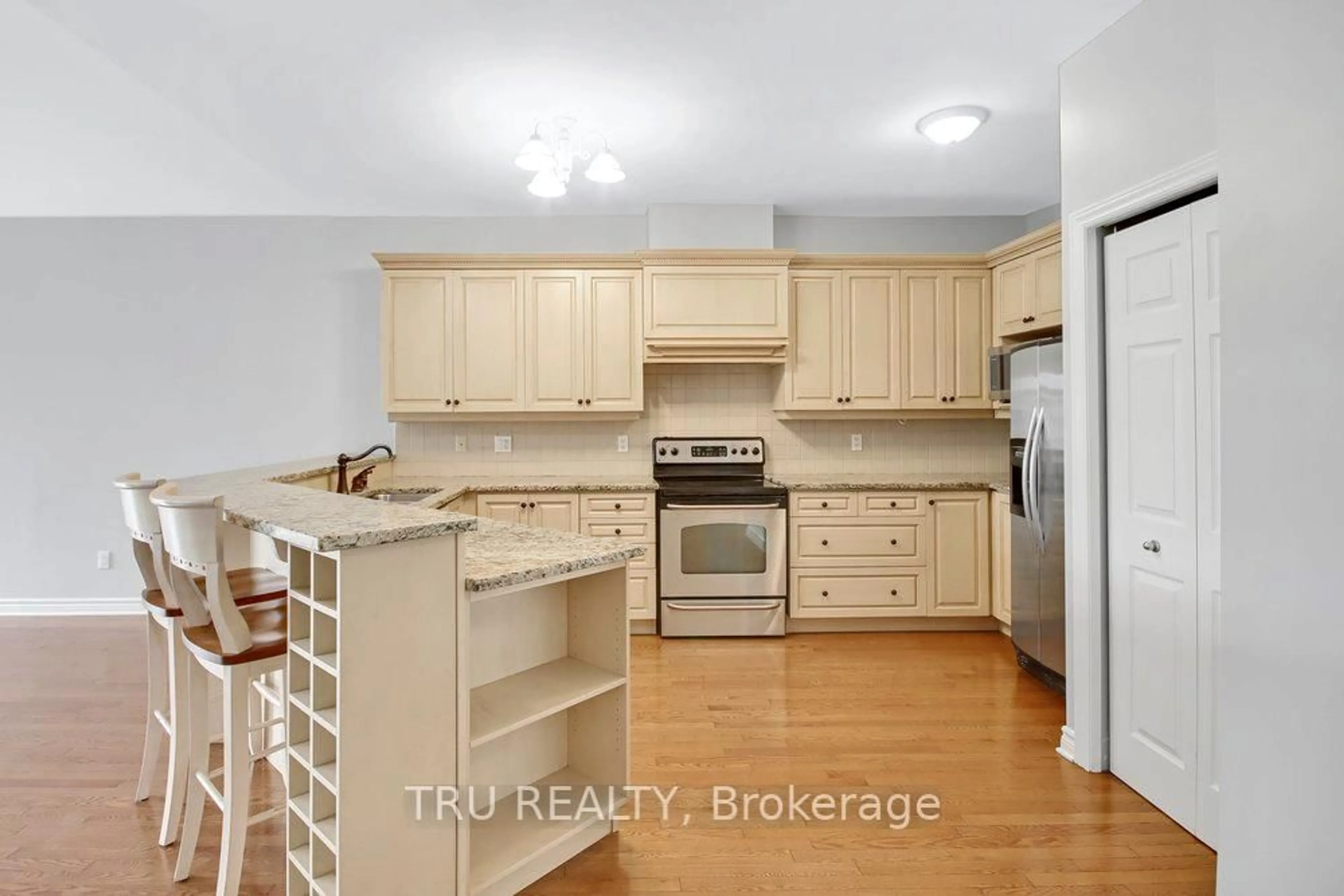 Open concept kitchen, unknown for 108 Villageview Private, Carp Ontario K0A 1L0