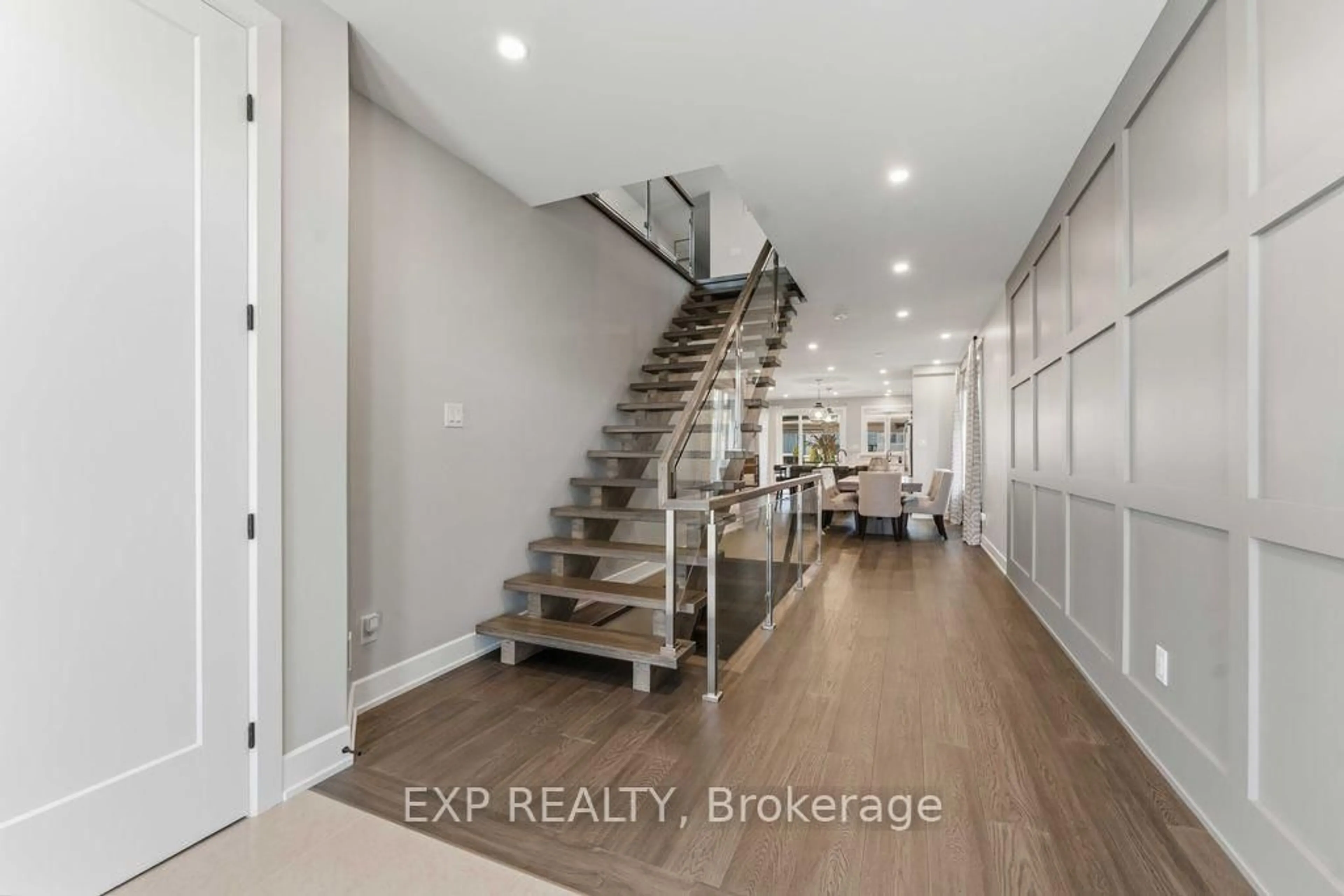 Indoor entryway for 937 Falaise Rd, Ottawa Ontario K2C 0M1