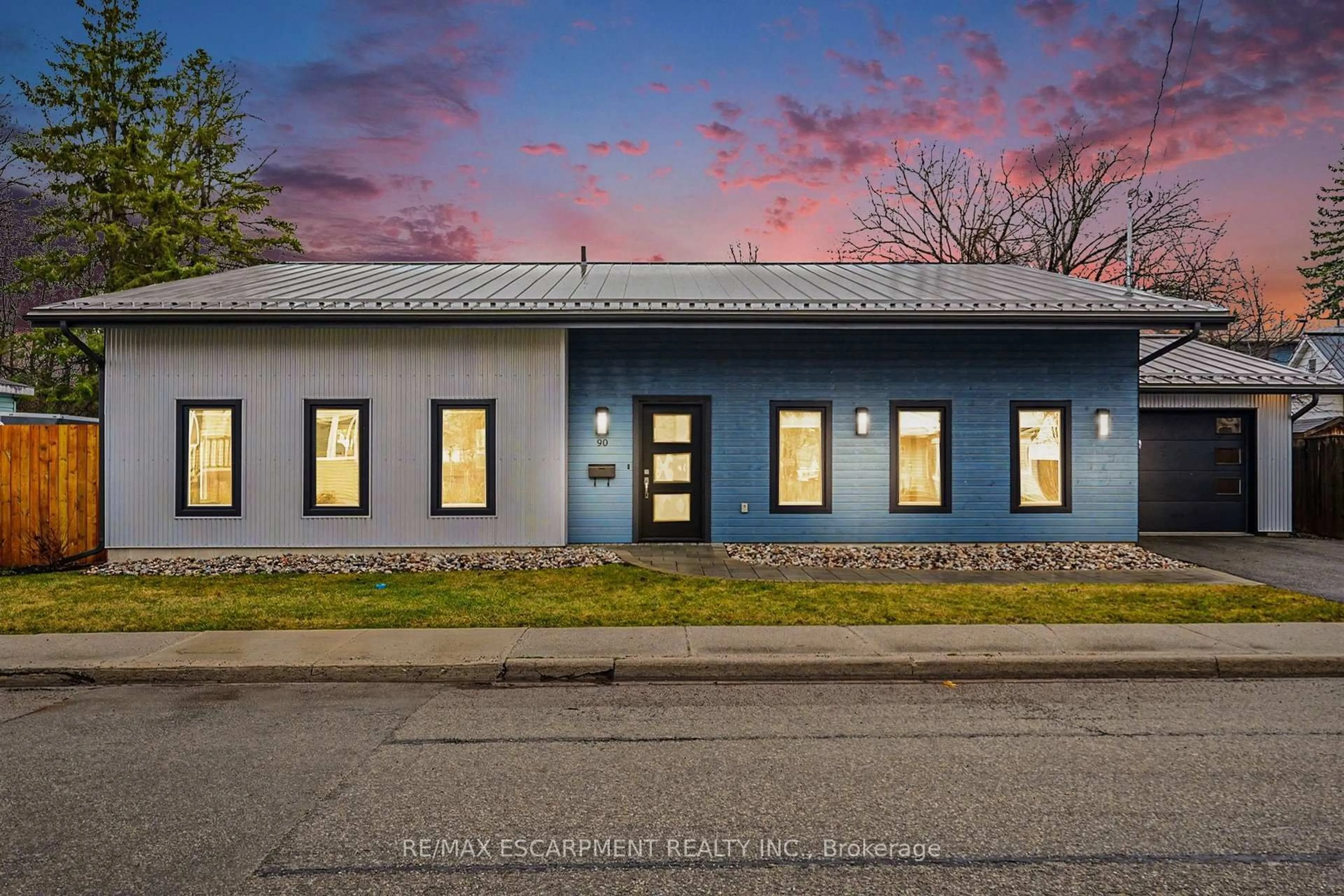 Unknown for 90 Beckwith St, Perth Ontario K7H 1C4