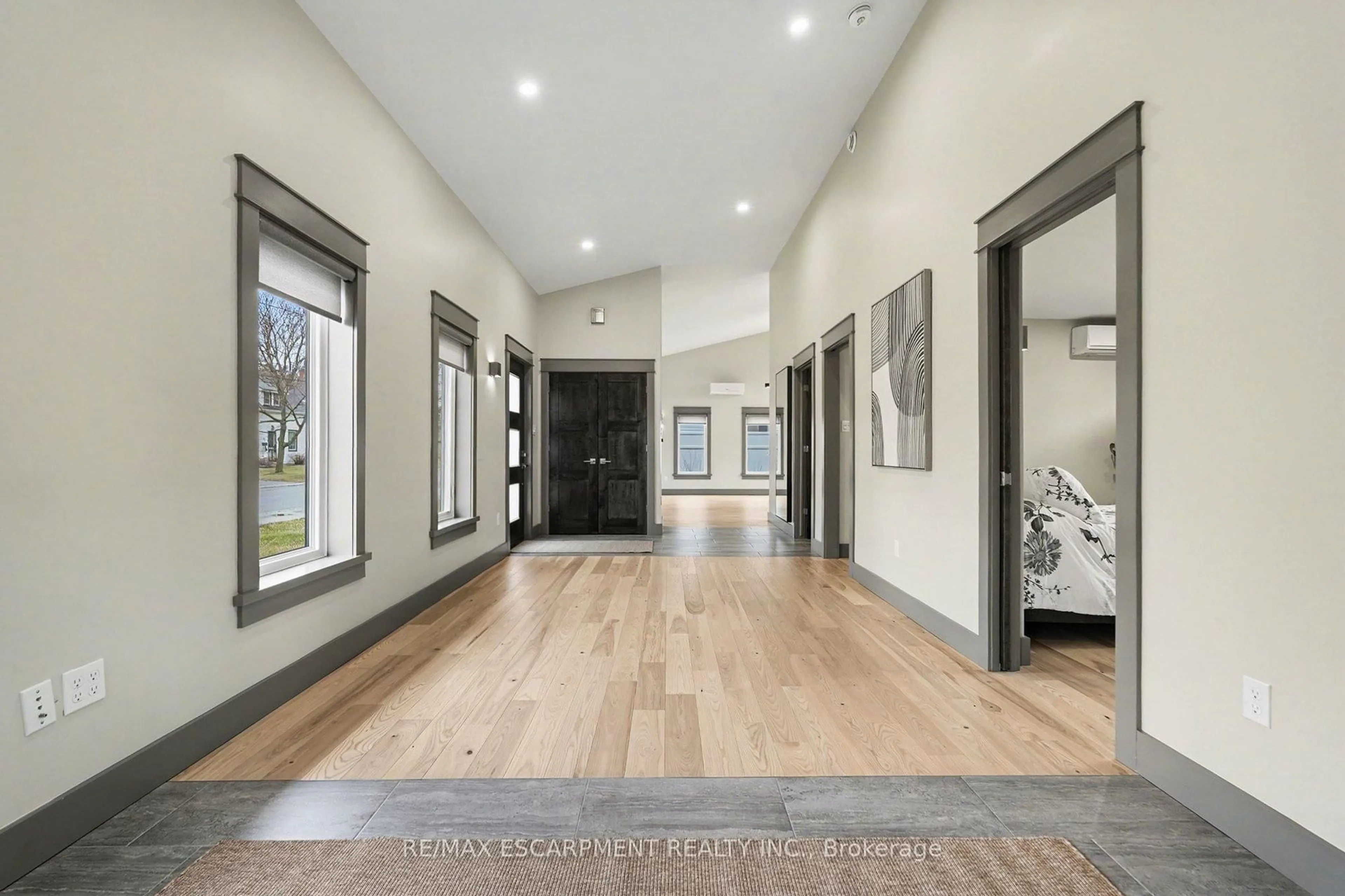 Indoor entryway for 90 Beckwith St, Perth Ontario K7H 1C4