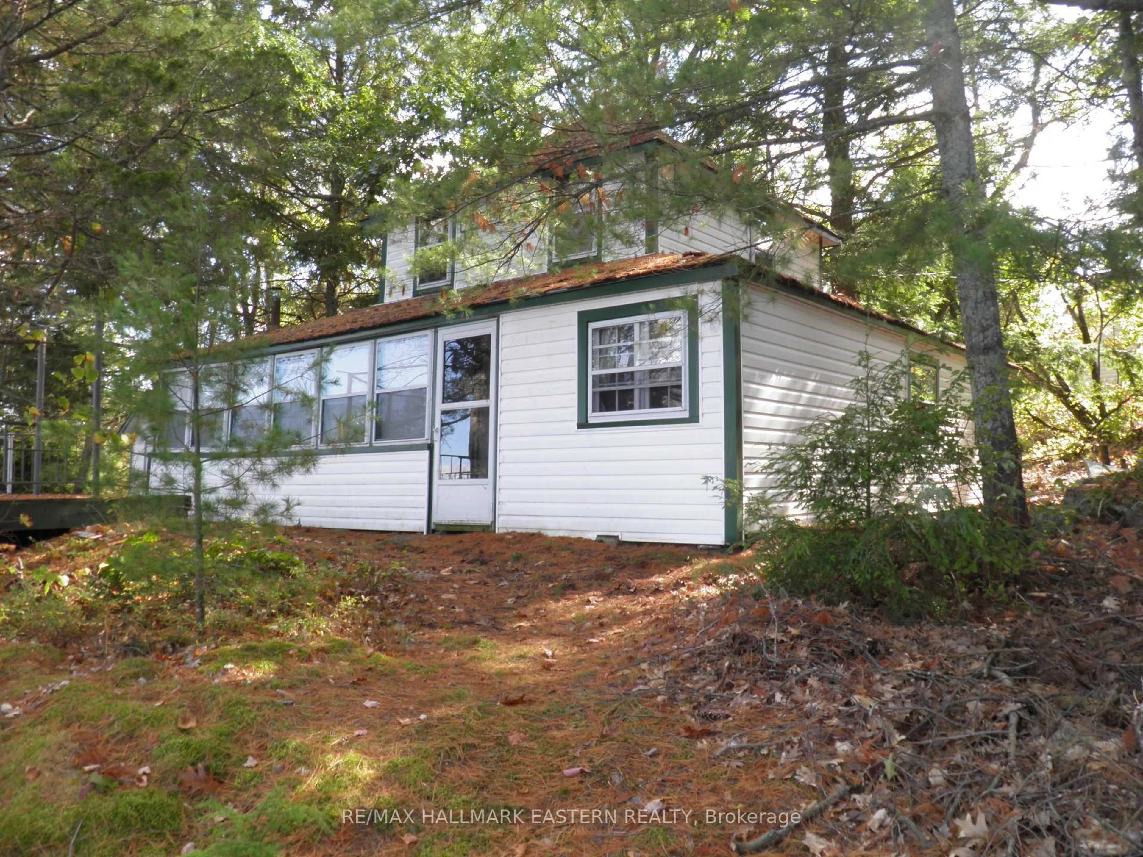 Home with vinyl exterior material, unknown for 1420 Island 76, Trent Lakes Ontario K0L 2H0