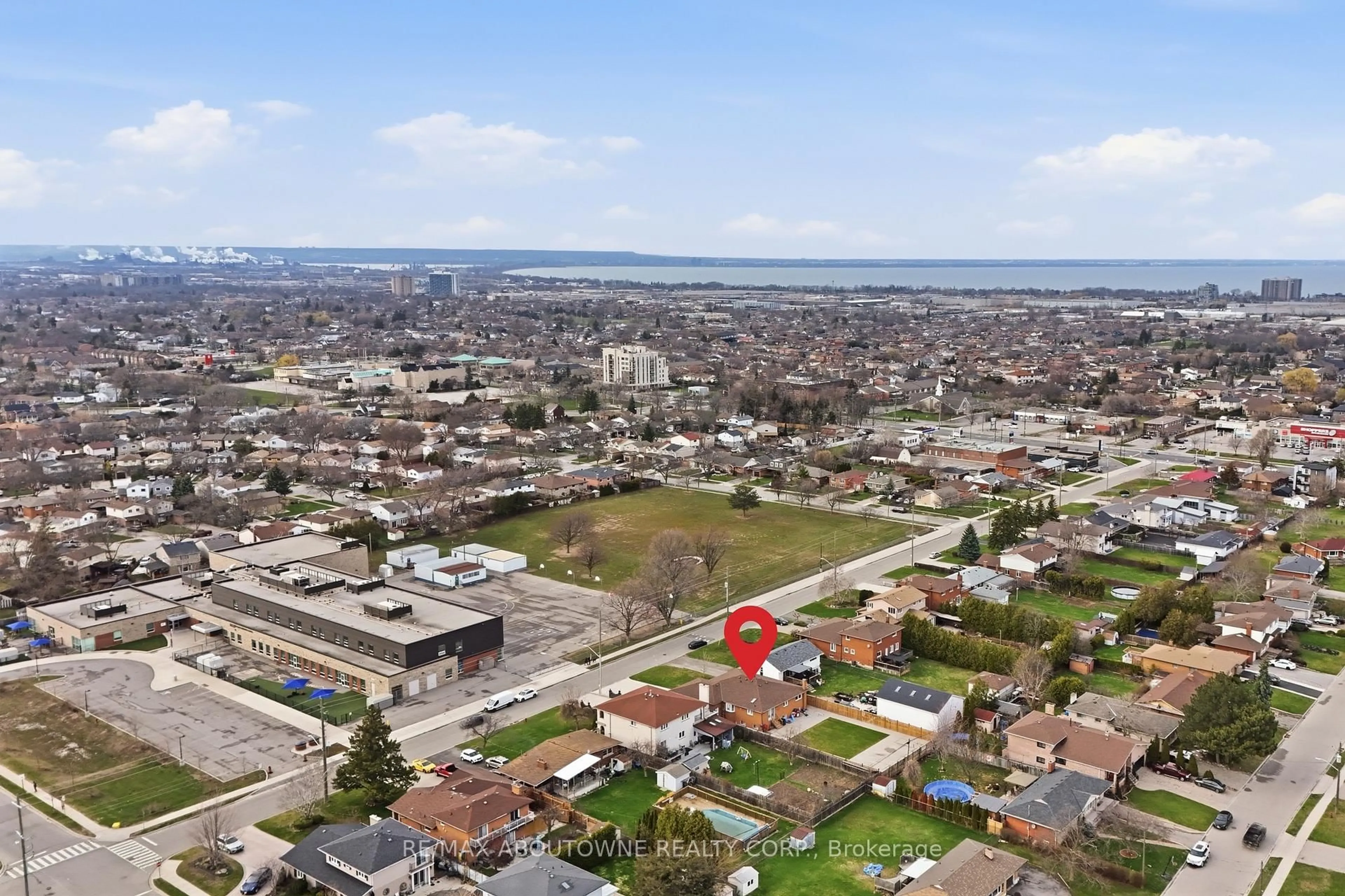 A pic from outside/outdoor area/front of a property/back of a property/a pic from drone, unknown for 58 Kilbourn Ave, Hamilton Ontario L8G 3E2