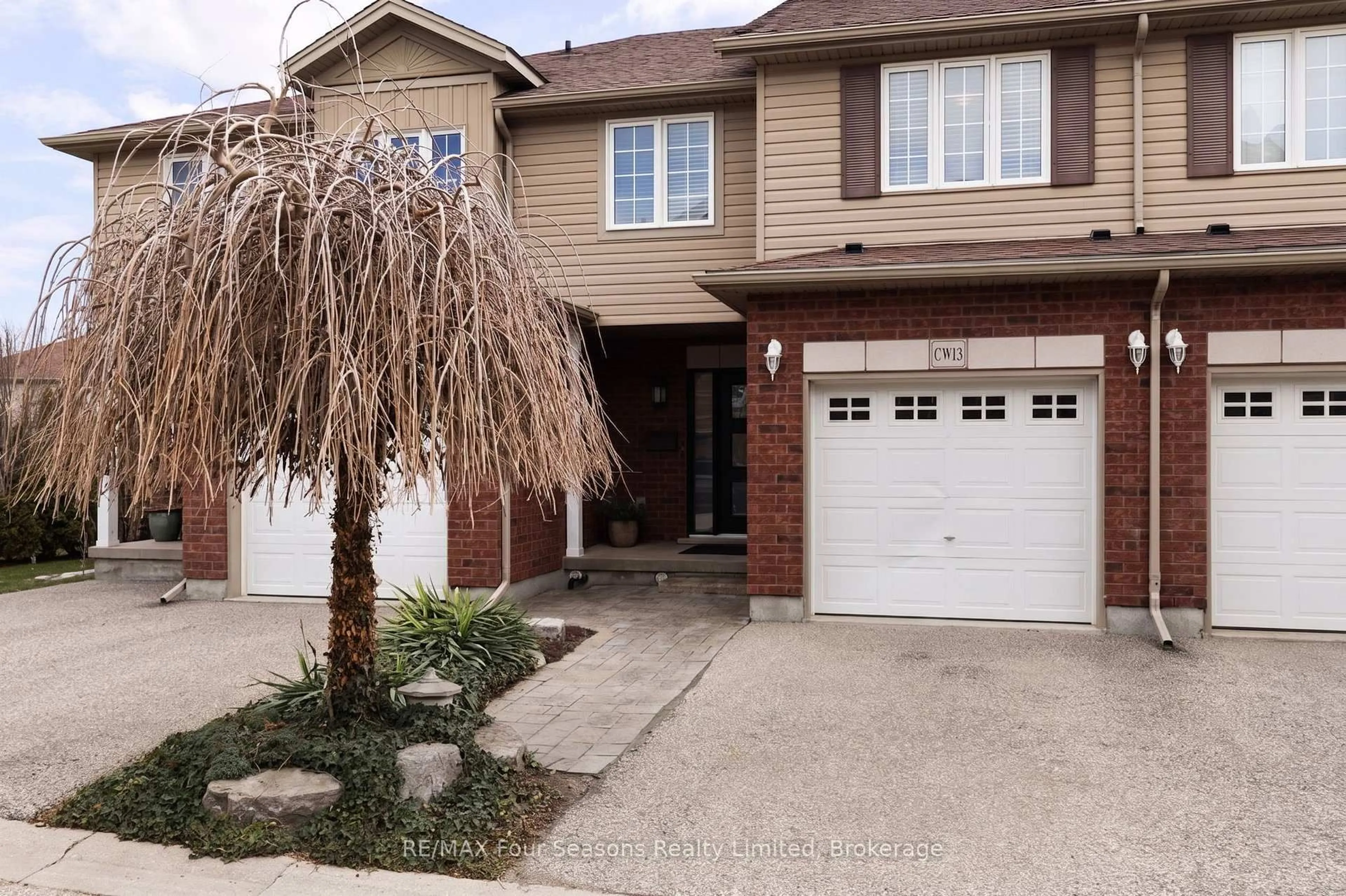 Home with brick exterior material, street for 305 Briarmeadow Dr #13, Kitchener Ontario N2A 4K9