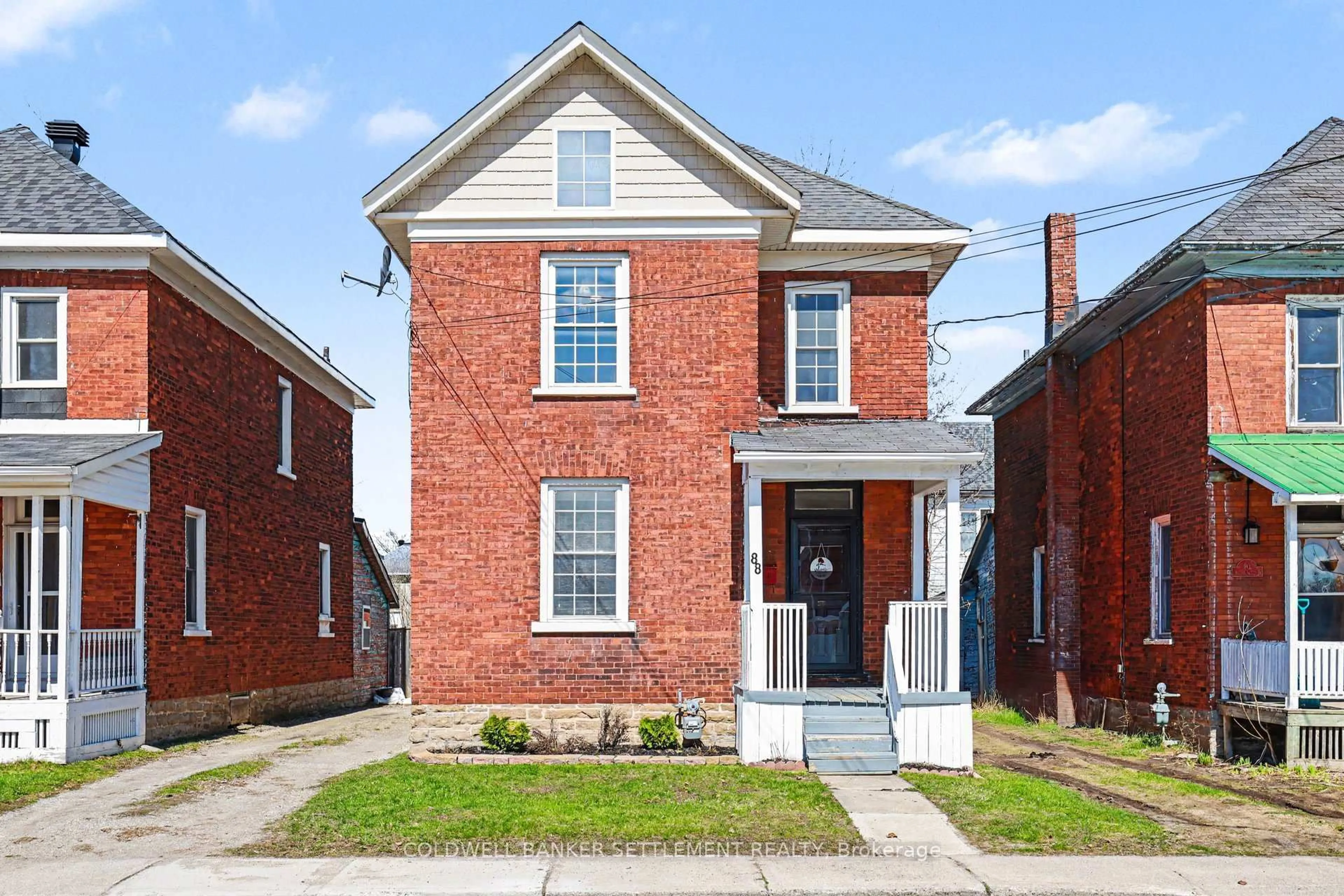 Home with brick exterior material, street for 88 Russell St, Smiths Falls Ontario K7A 1G7
