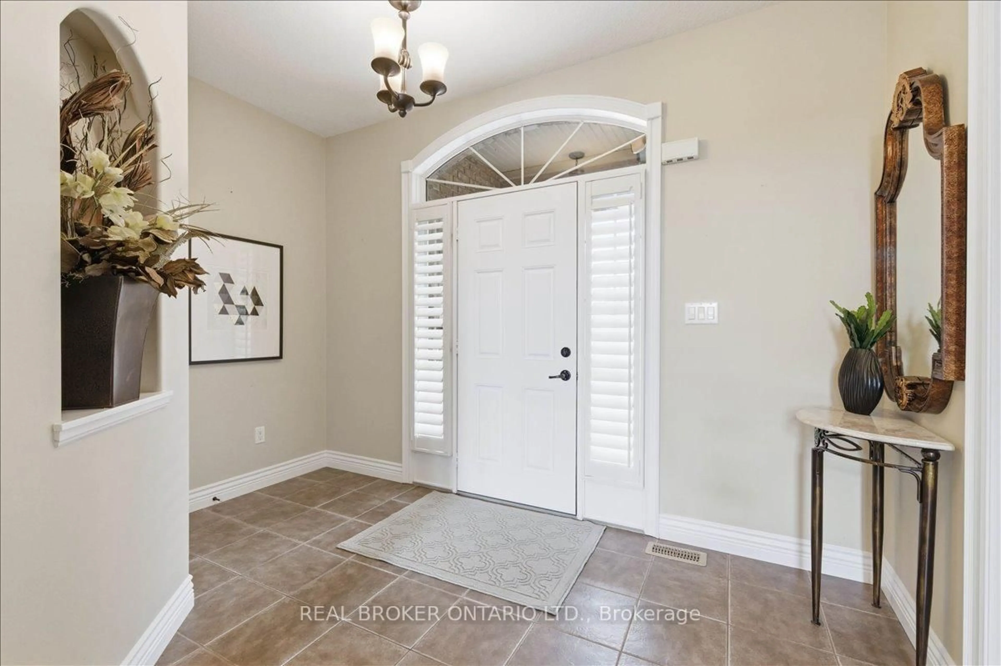 Indoor entryway for 220 JOSEPH SCHOERG Cres, Kitchener Ontario N2P 2T4