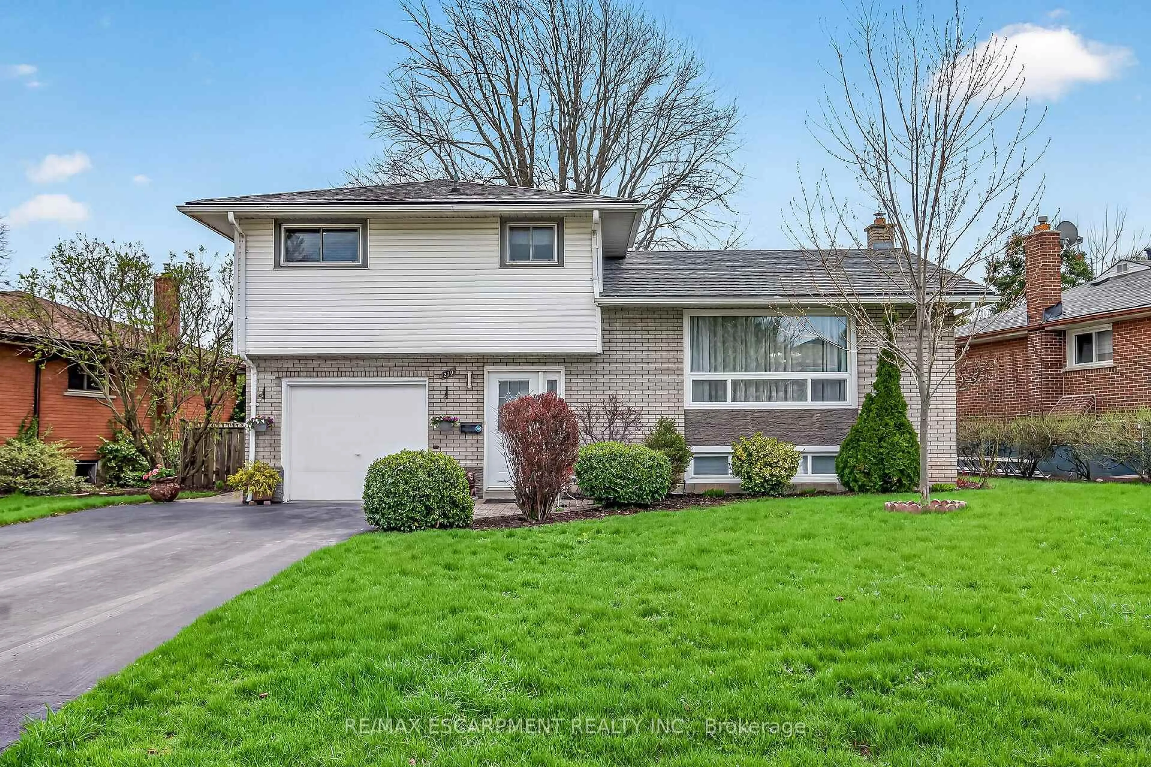 Home with vinyl exterior material, street for 210 Columbia Dr, Hamilton Ontario L9C 3Y6