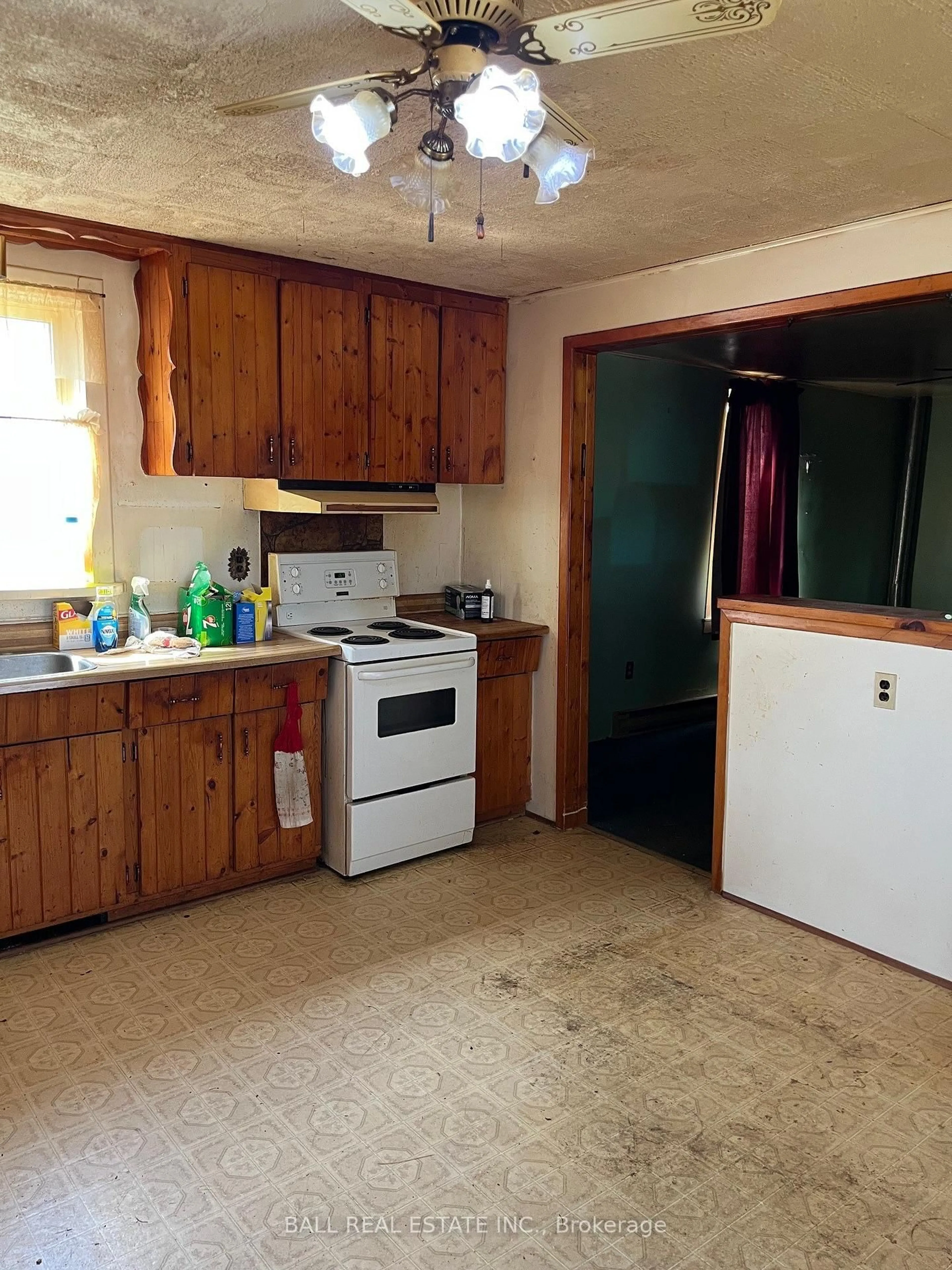 Standard kitchen, unknown for 72 Booth St, Trent Hills Ontario K0L 1L0