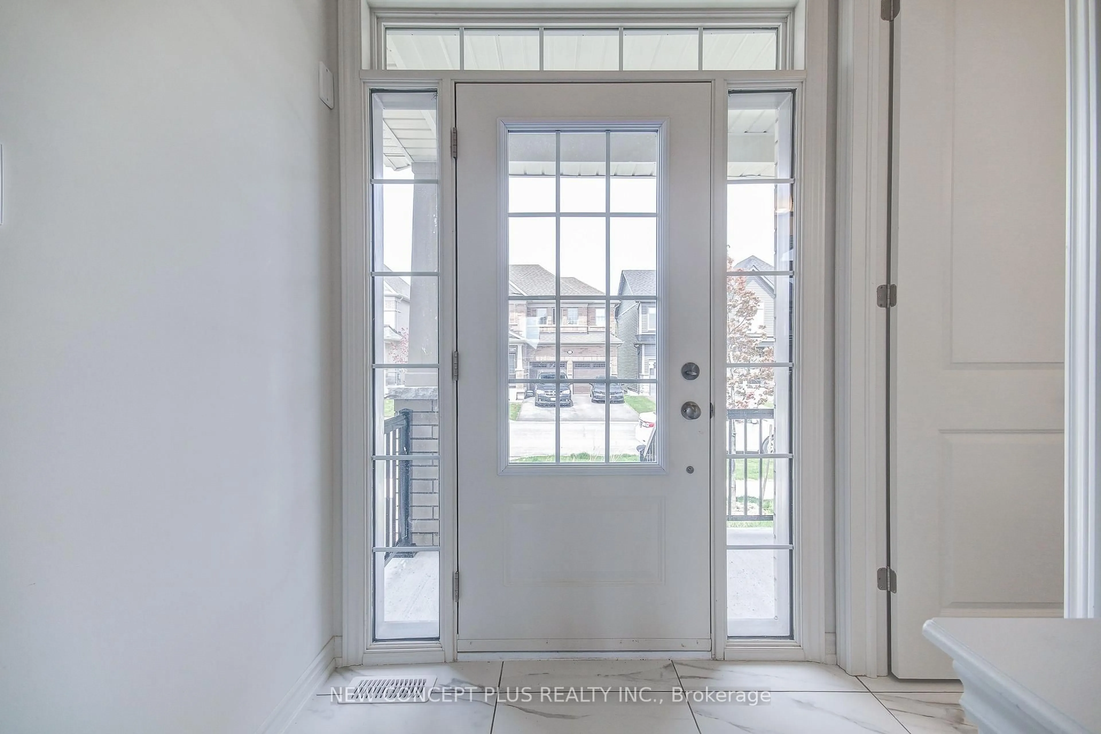 Indoor entryway for 1042 Denton Dr, Cobourg Ontario K9A 3T8