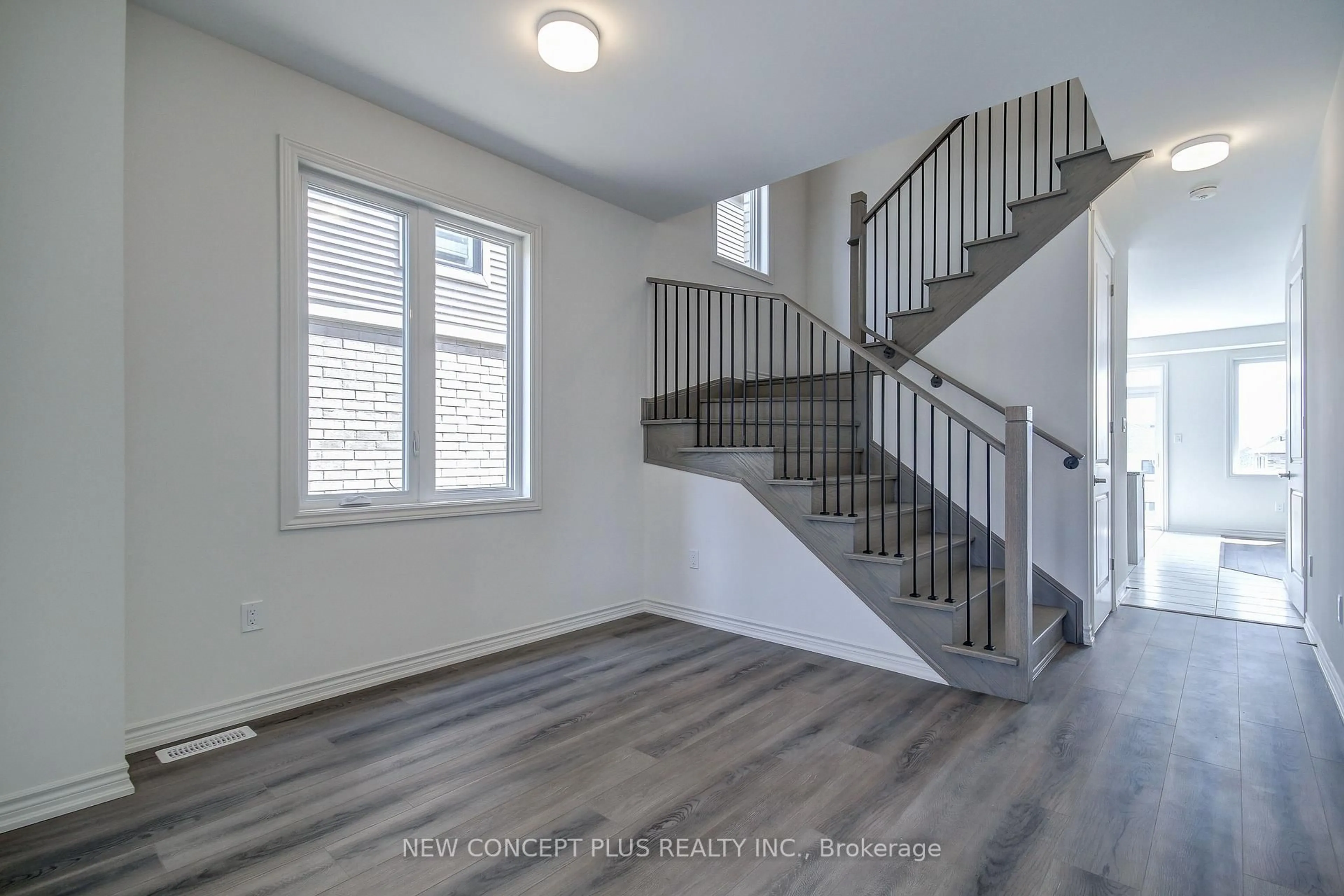 Stairs for 1042 Denton Dr, Cobourg Ontario K9A 3T8