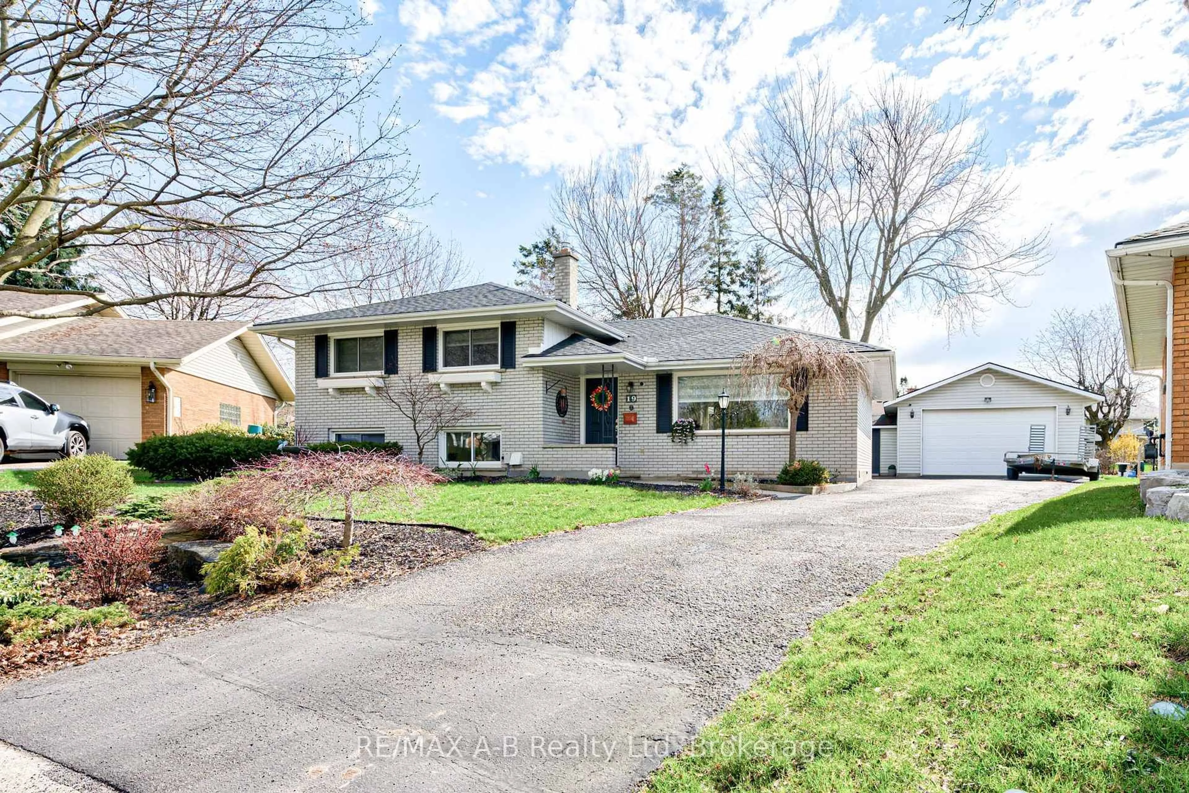 Unknown for 19 Linton Pl, Kitchener Ontario N2B 2K1