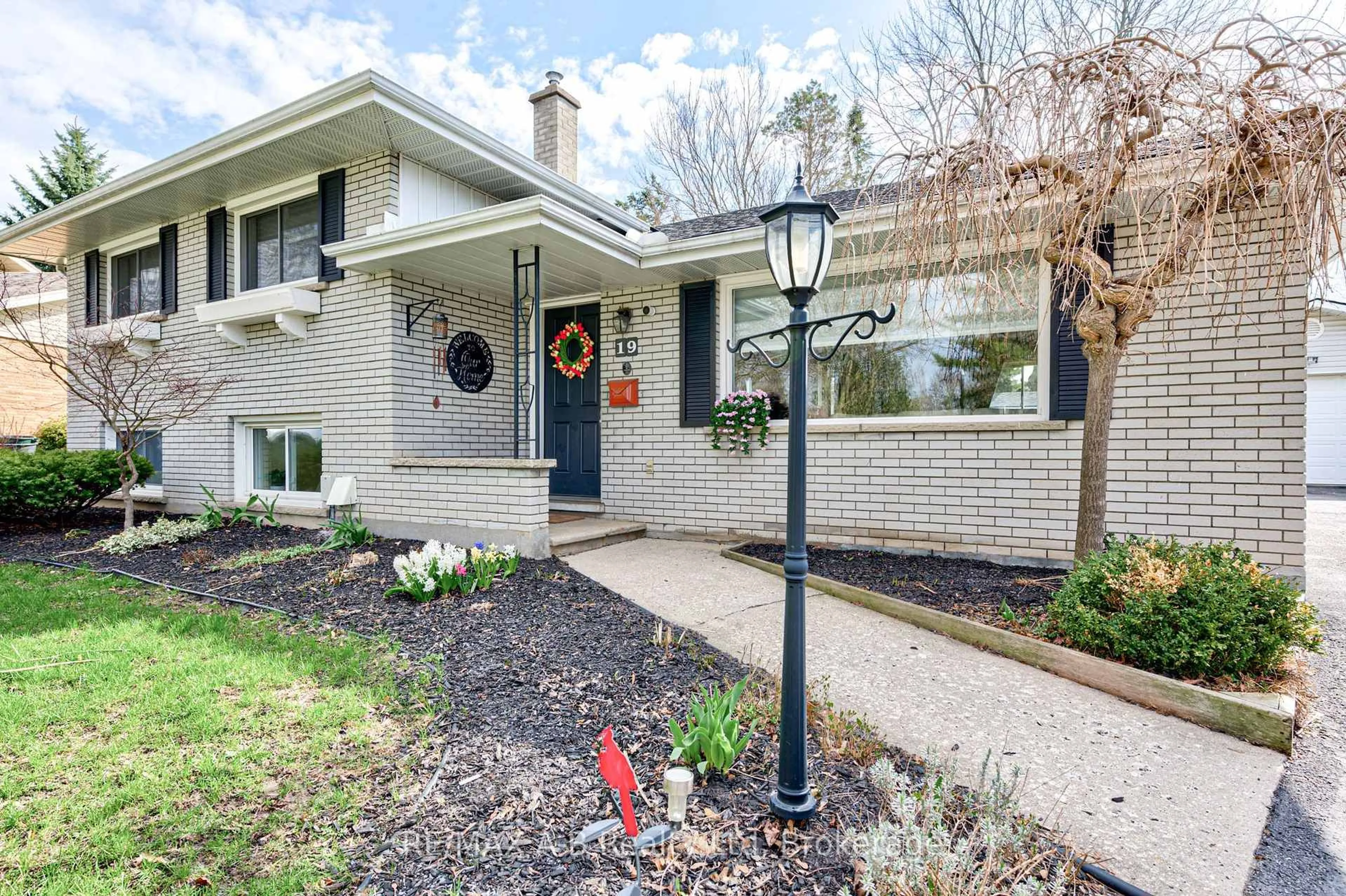 Home with brick exterior material, street for 19 Linton Pl, Kitchener Ontario N2B 2K1