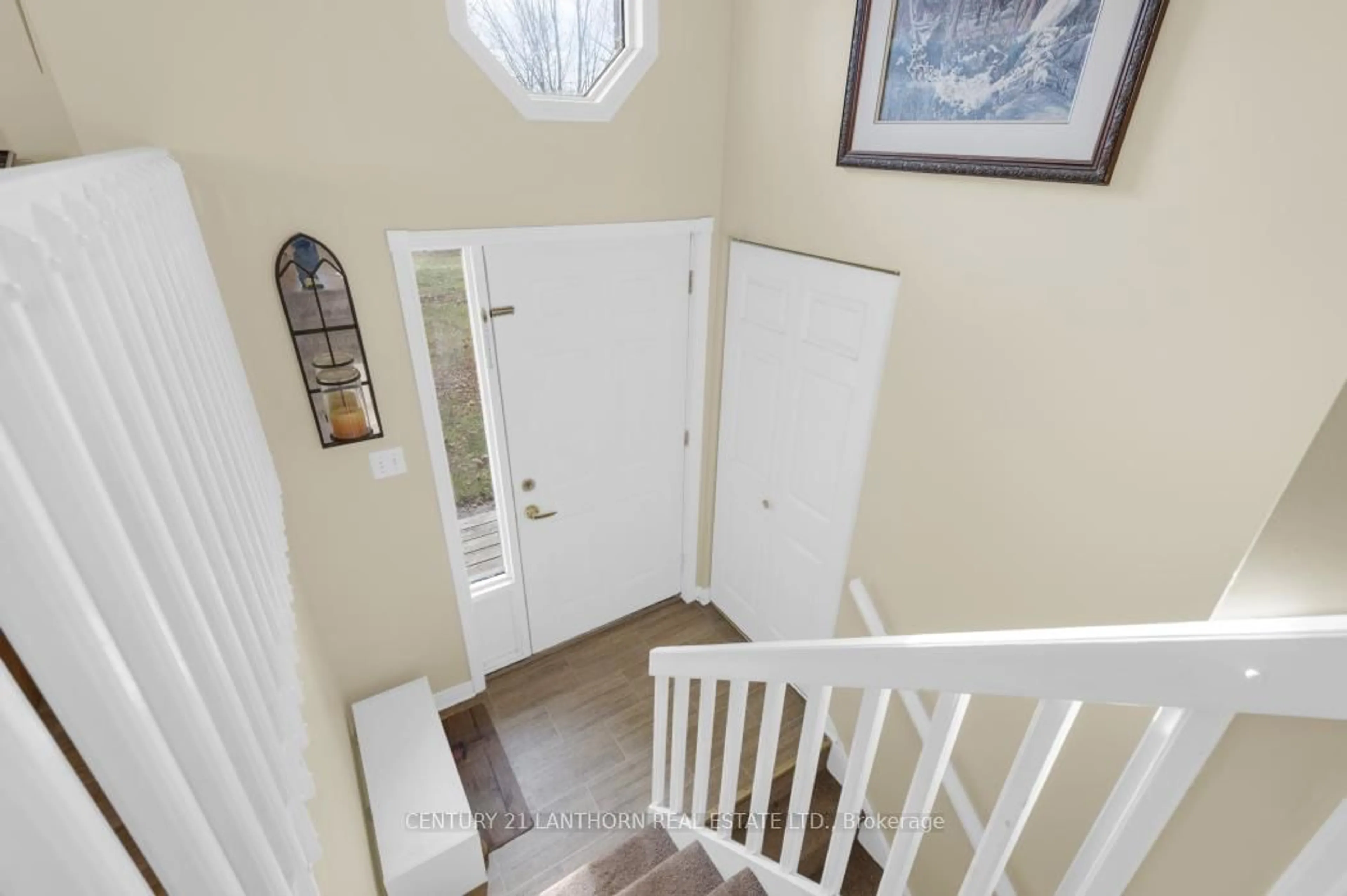 Indoor entryway for 93 Tannery Rd, Madoc Ontario K0K 2K0