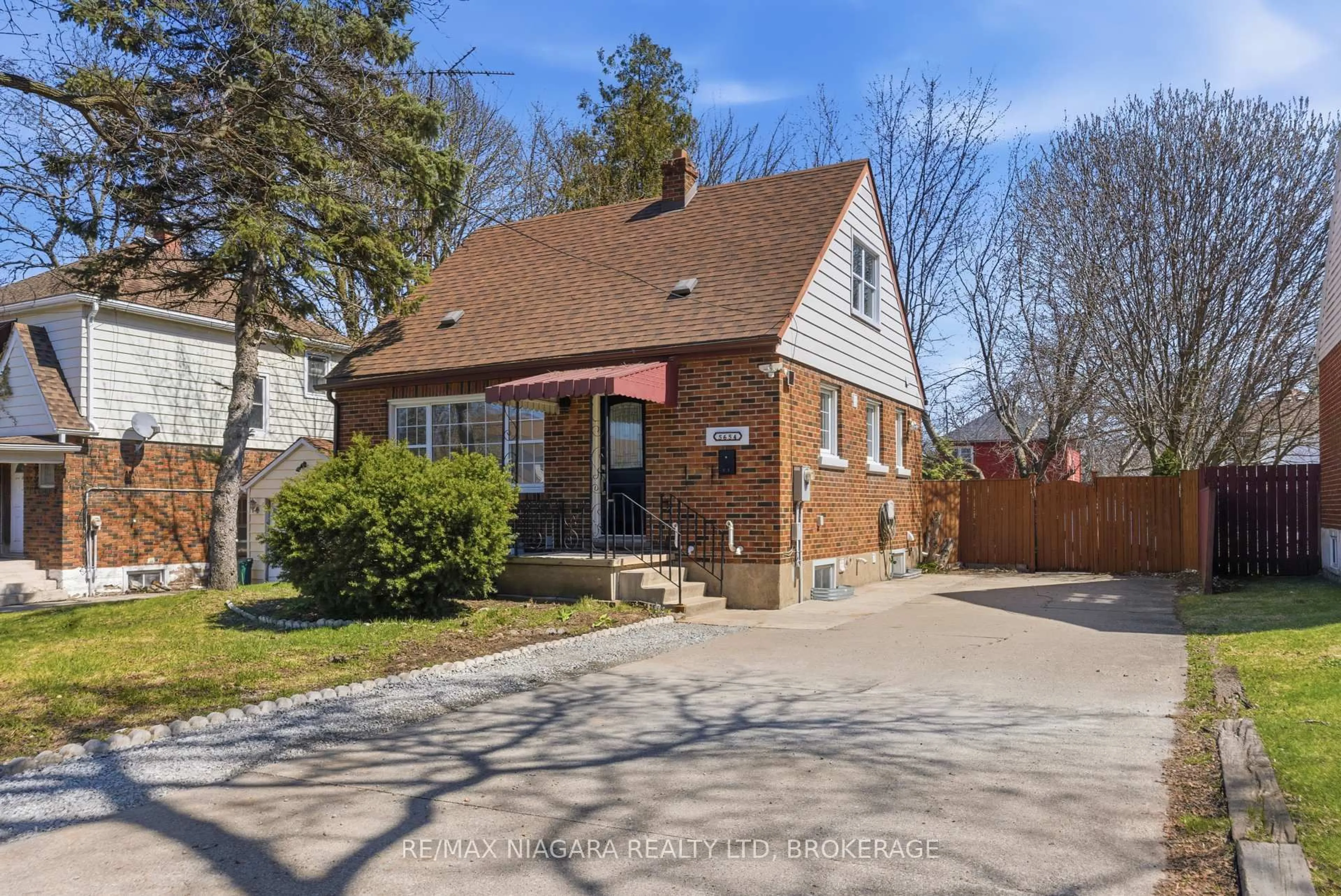 Home with brick exterior material, street for 5654 Drummond Rd, Niagara Falls Ontario L2G 4L4