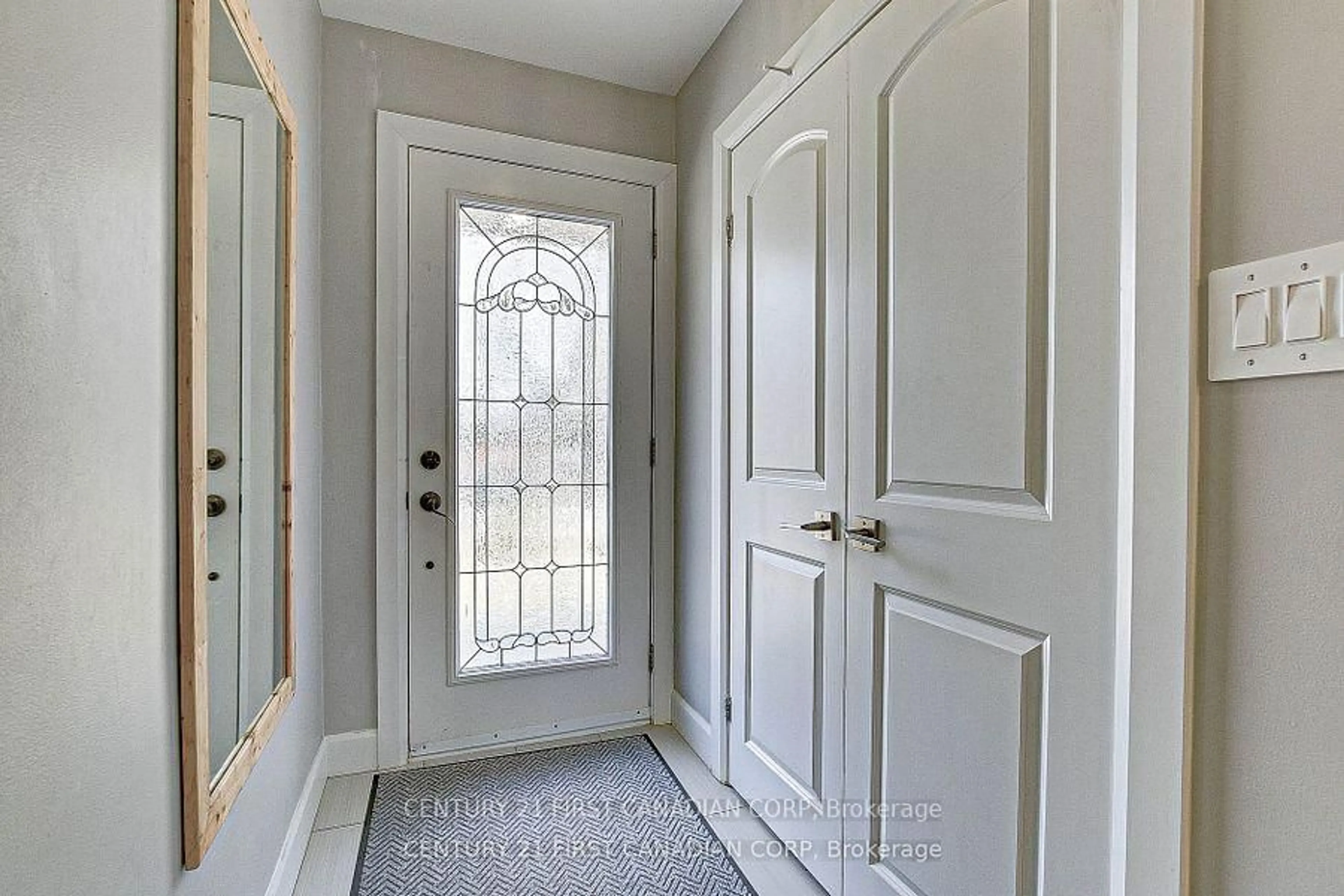 Indoor entryway for 1473 Glengarry Ave, London North Ontario N5X 1R2