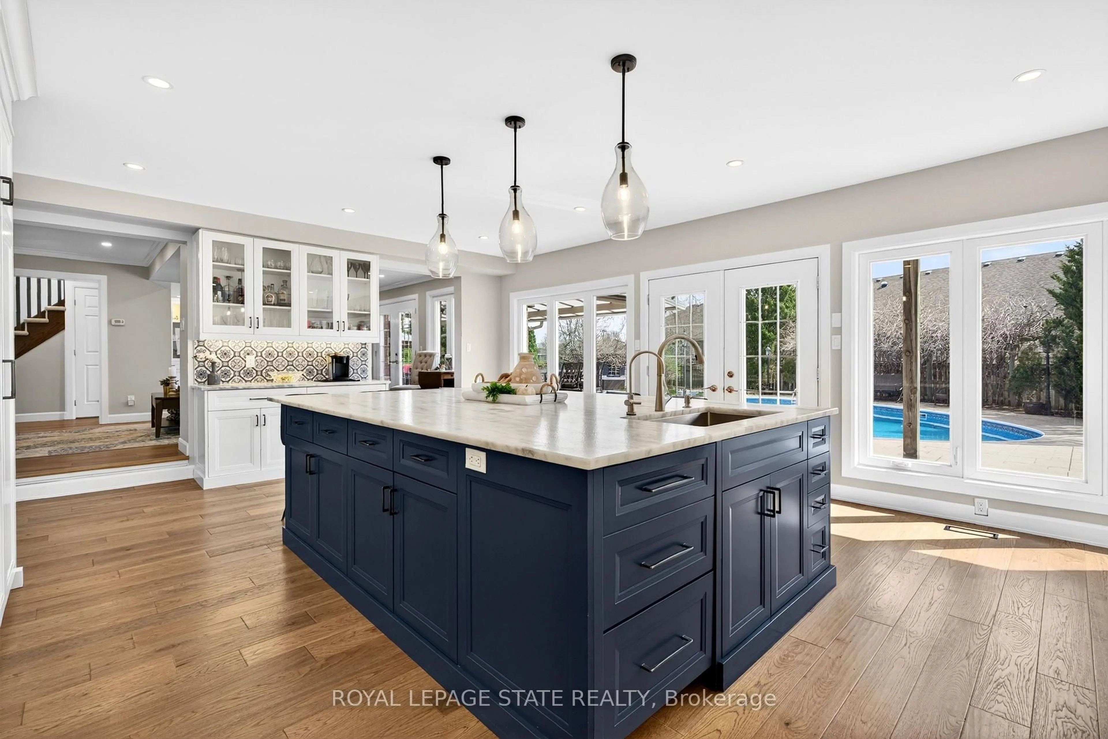 Open concept kitchen, ceramic/tile floor for 42 Farewell Cres, West Lincoln Ontario L0R 2A0