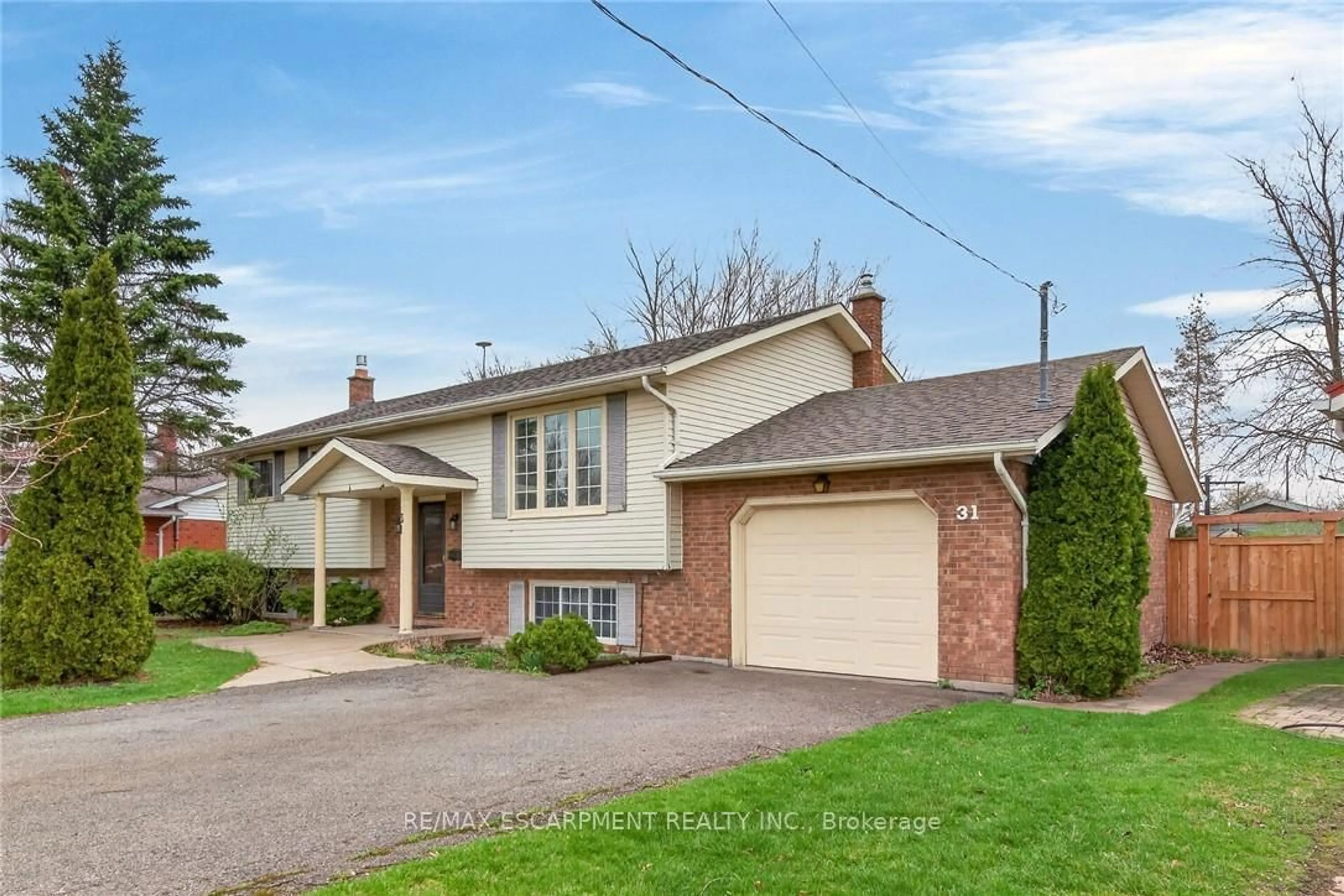 Home with brick exterior material, street for 31 Killins St, West Lincoln Ontario L0R 2A0