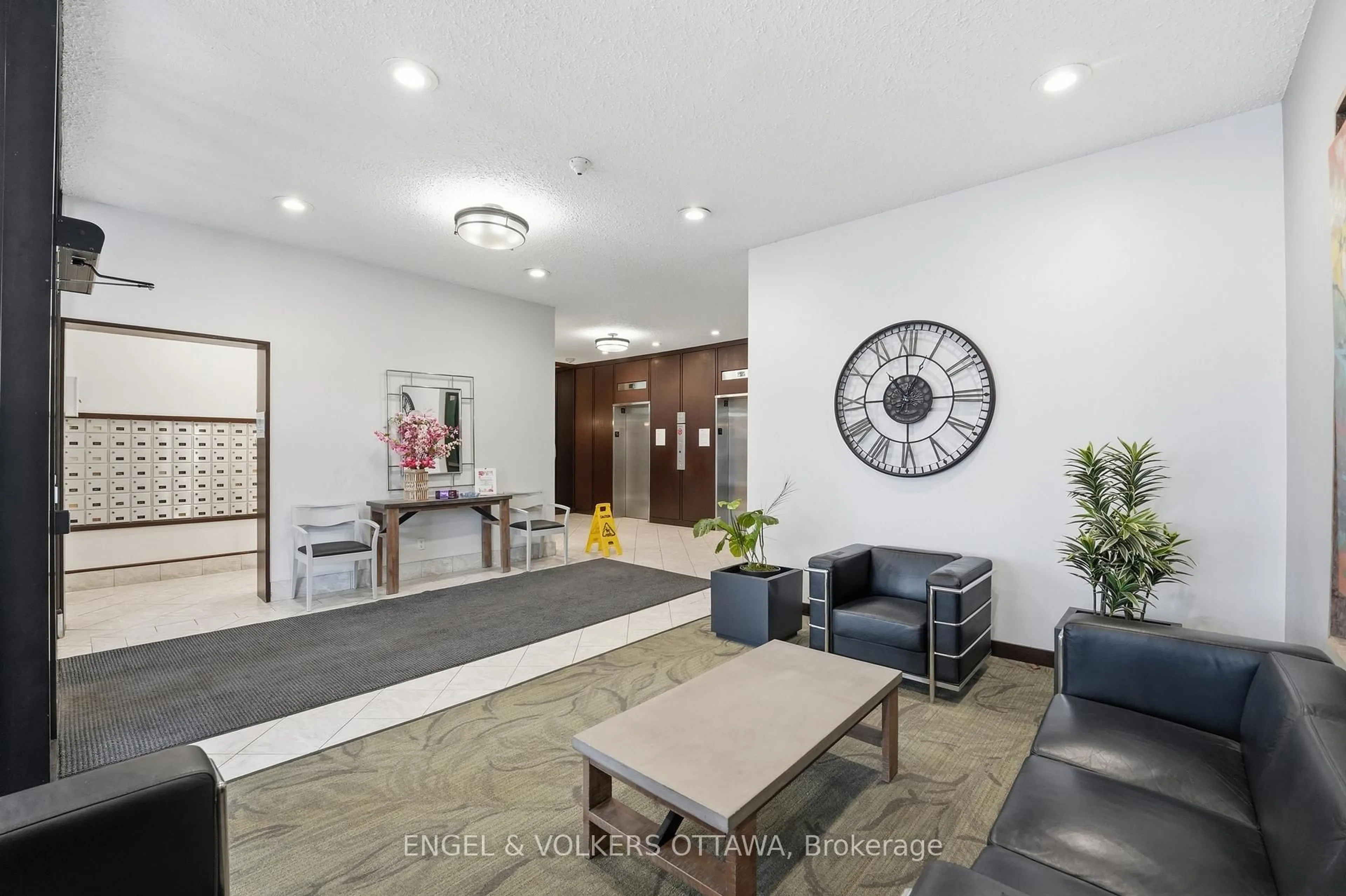 Lobby for 2951 Riverside Dr #301, Ottawa Ontario K1V 8W6