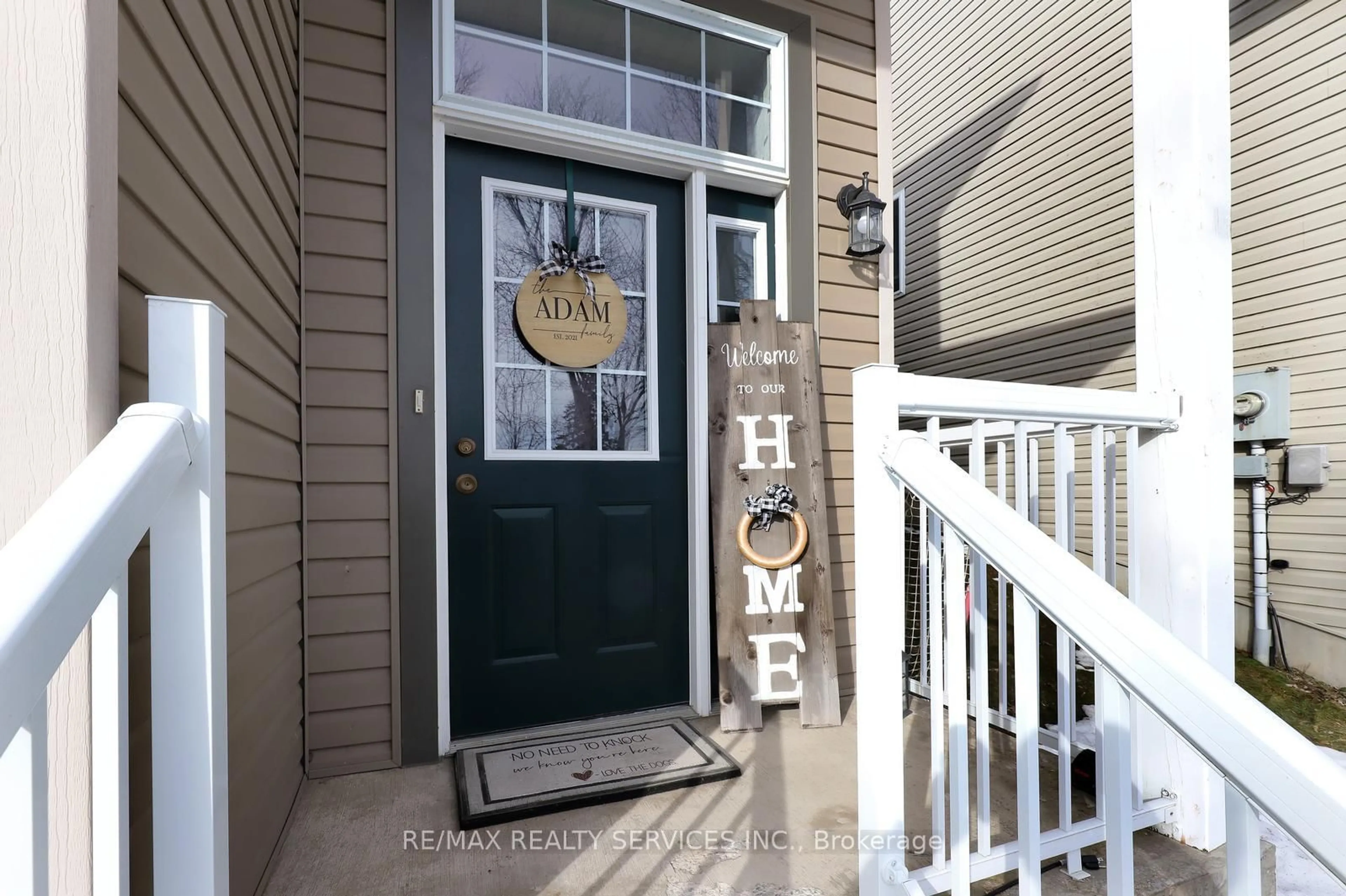 Indoor entryway for 52 Crozier St, East Luther Grand Valley Ontario L9W 5N6