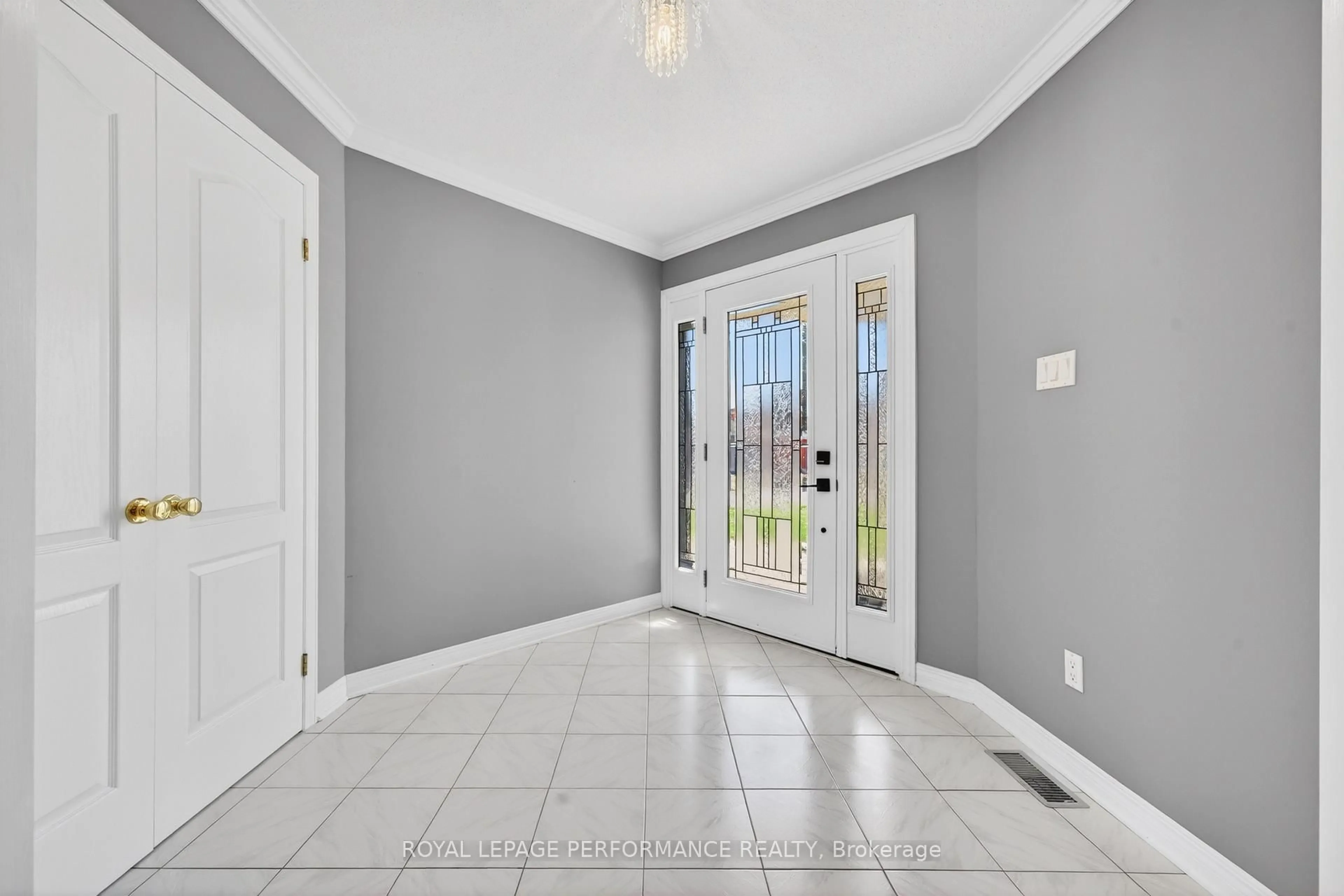 Indoor entryway for 5 Mayford Ave, Ottawa Ontario K2G 6A7