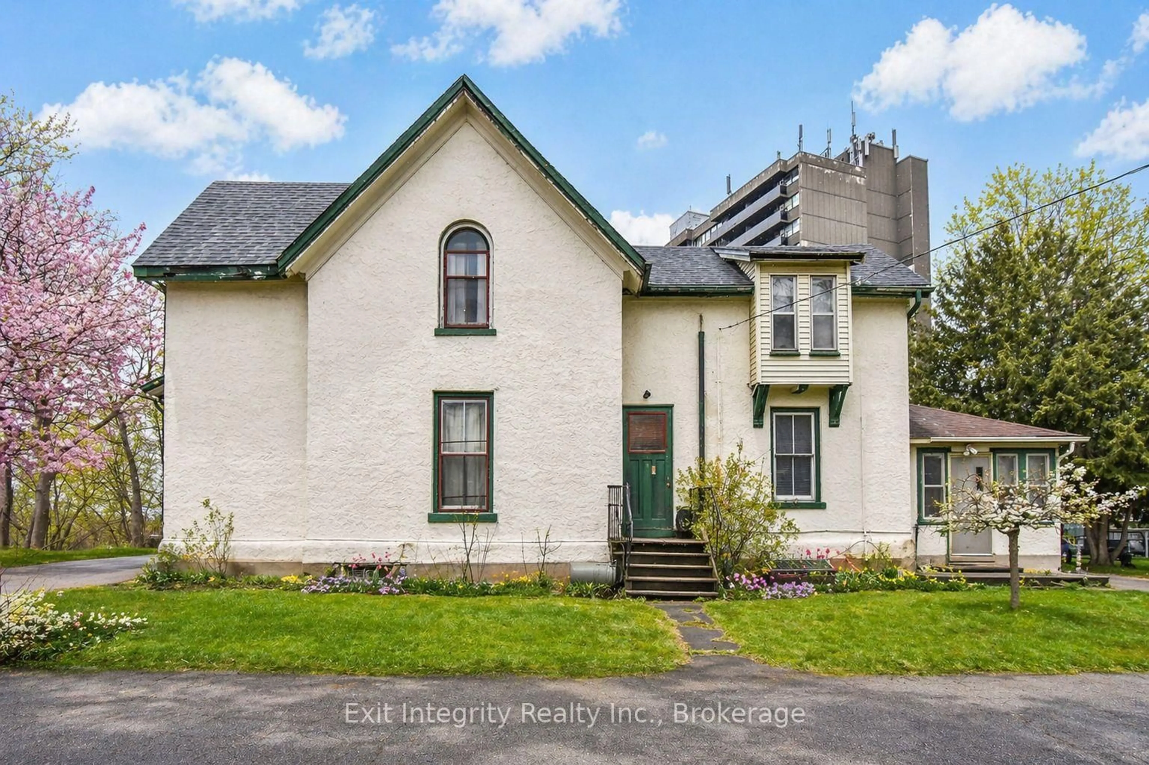 Home with brick exterior material, building for 20 Elliott St, Cambridge Ontario N1R 2J2