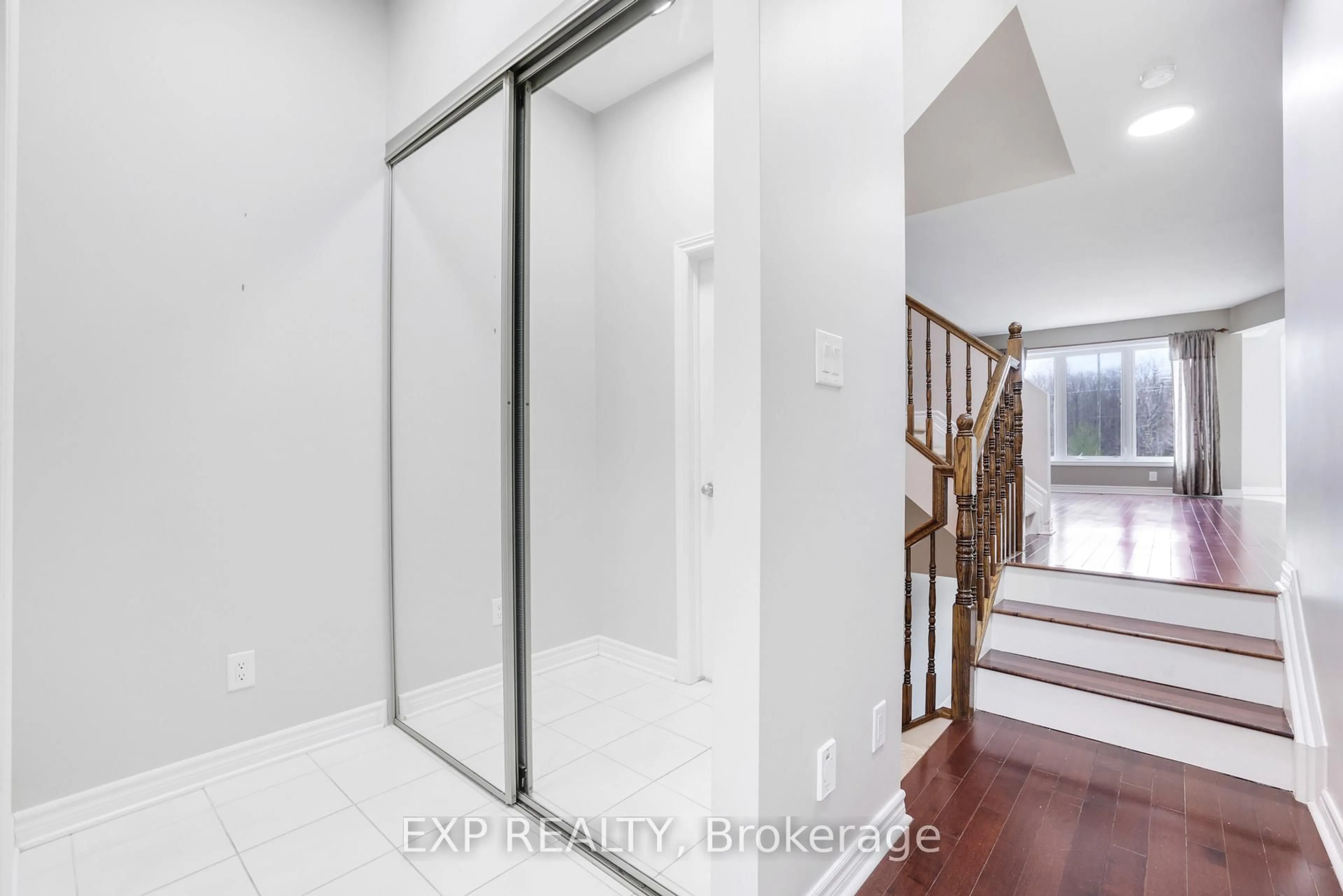 Unknown for 352 Forestbrook St, Ottawa Ontario K2K 0B8