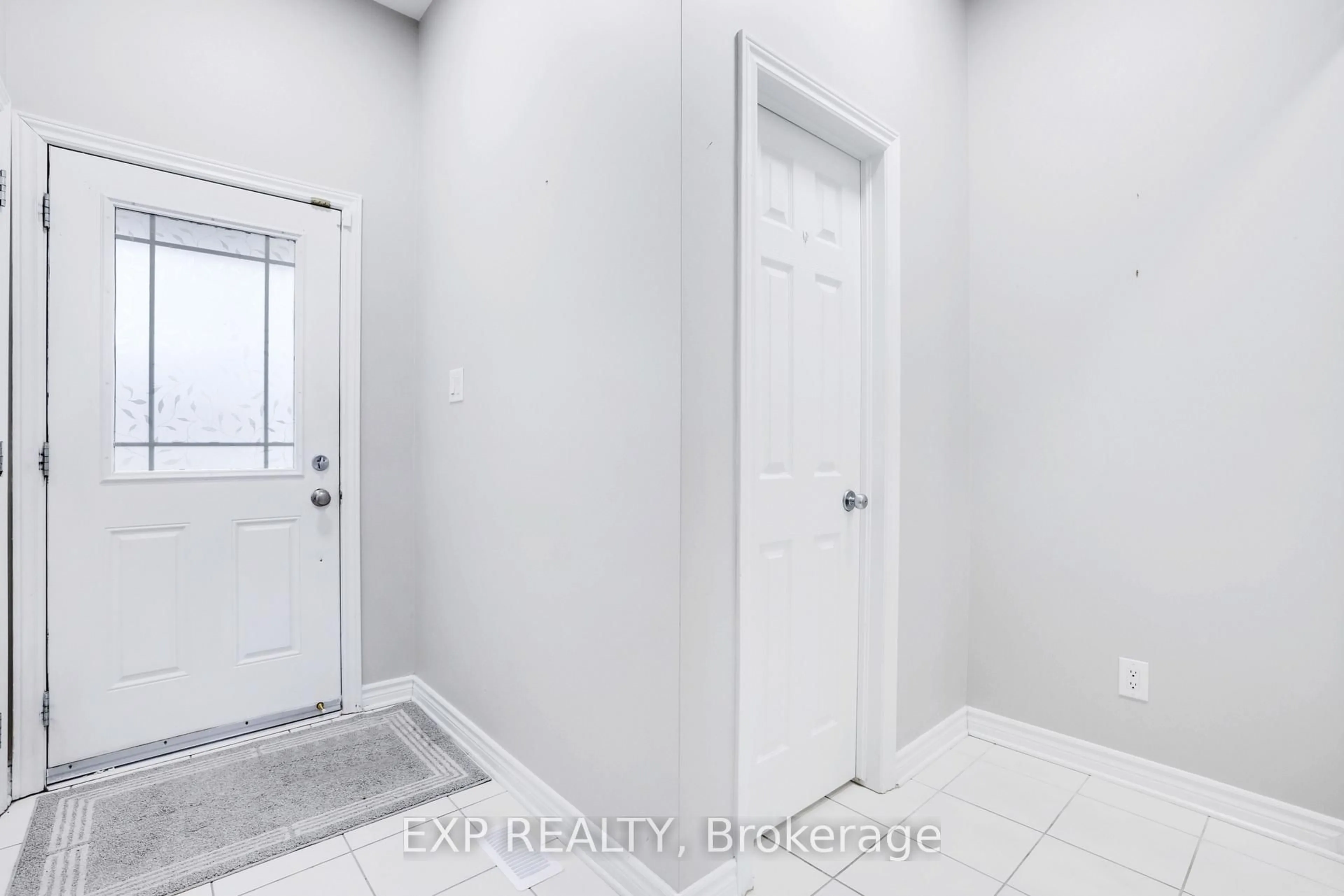 Indoor entryway for 352 Forestbrook St, Ottawa Ontario K2K 0B8