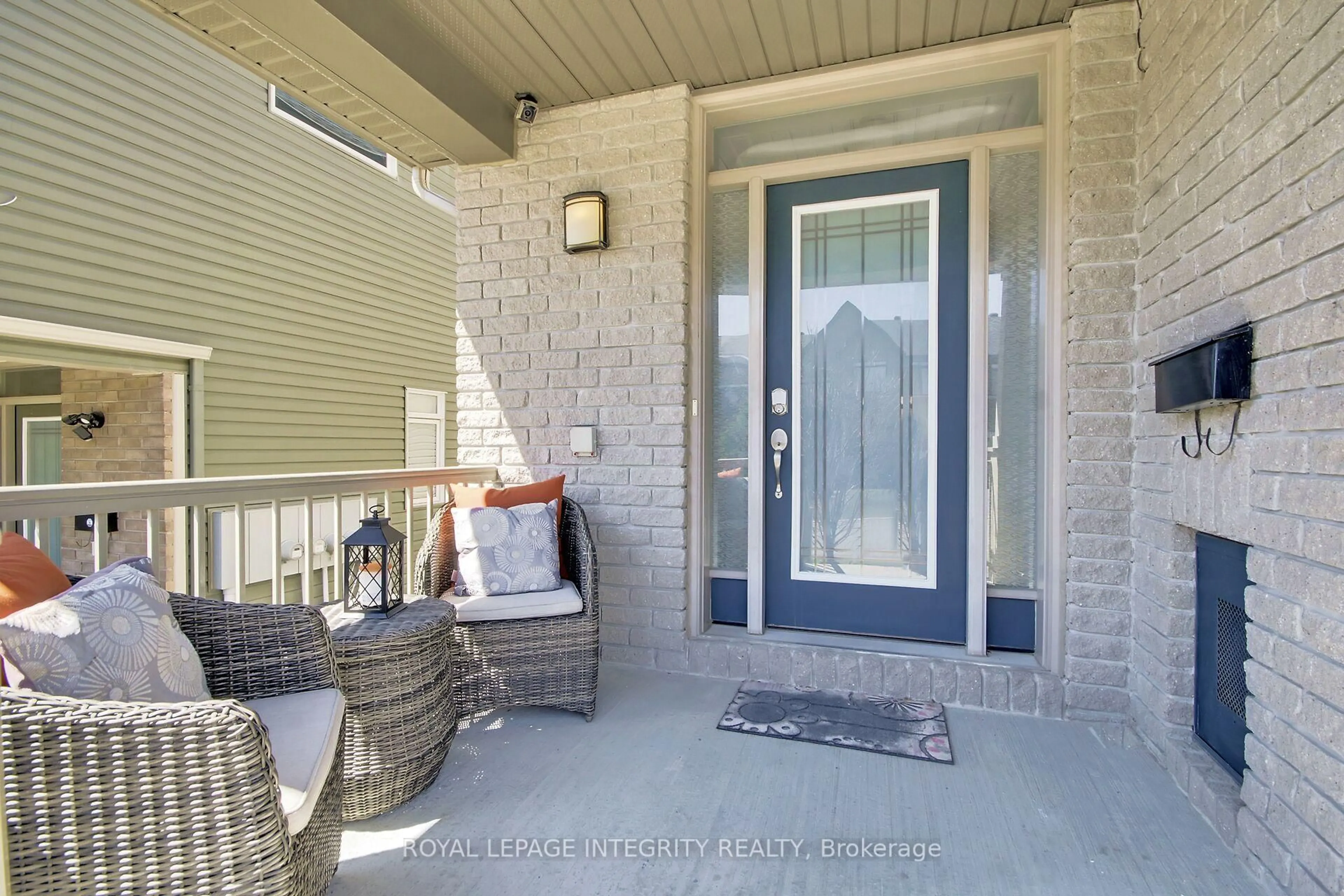 Indoor entryway for 310 Broadridge Cres, Ottawa Ontario K1W 0H1