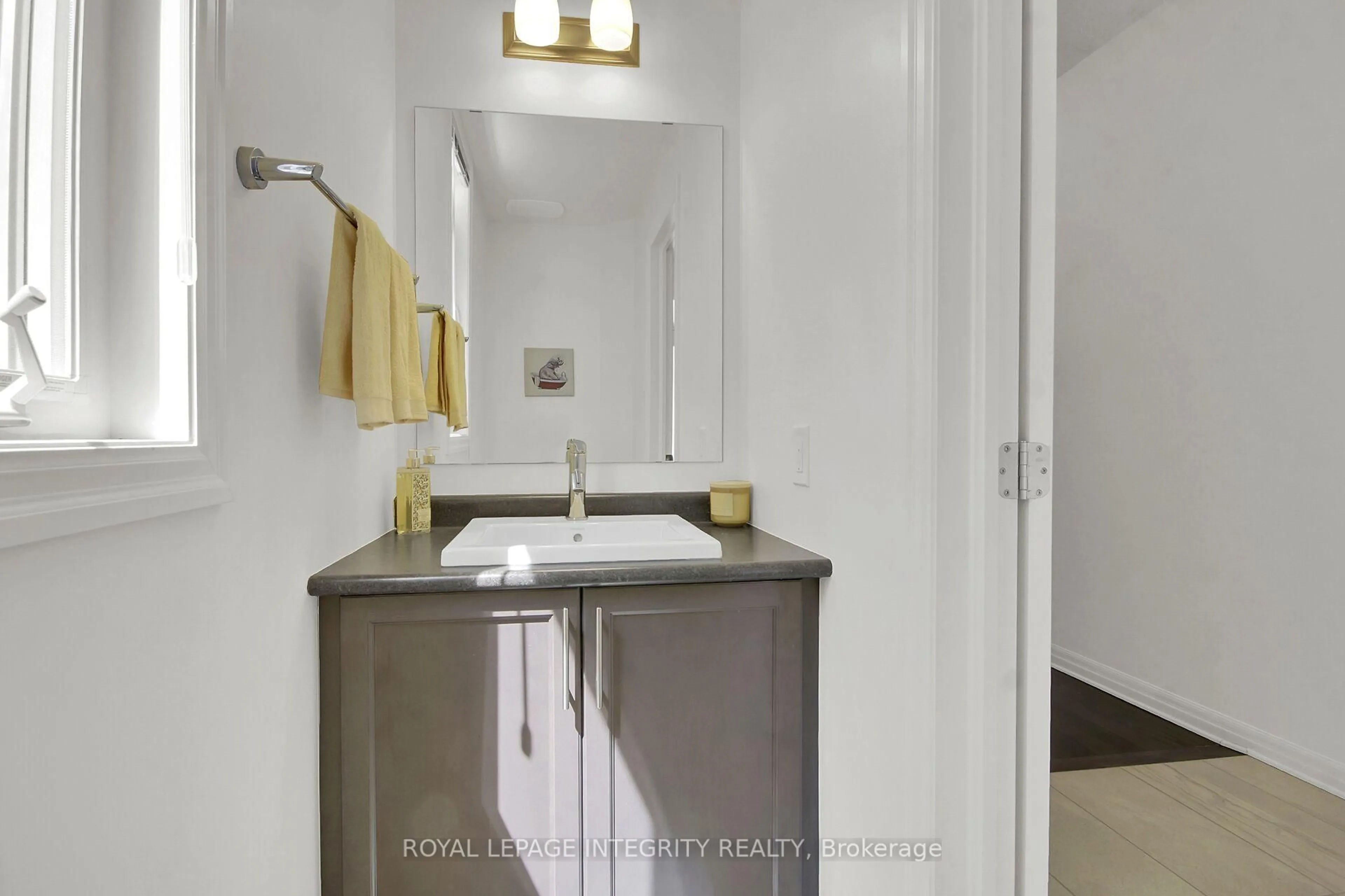 Standard bathroom, unknown for 310 Broadridge Cres, Ottawa Ontario K1W 0H1