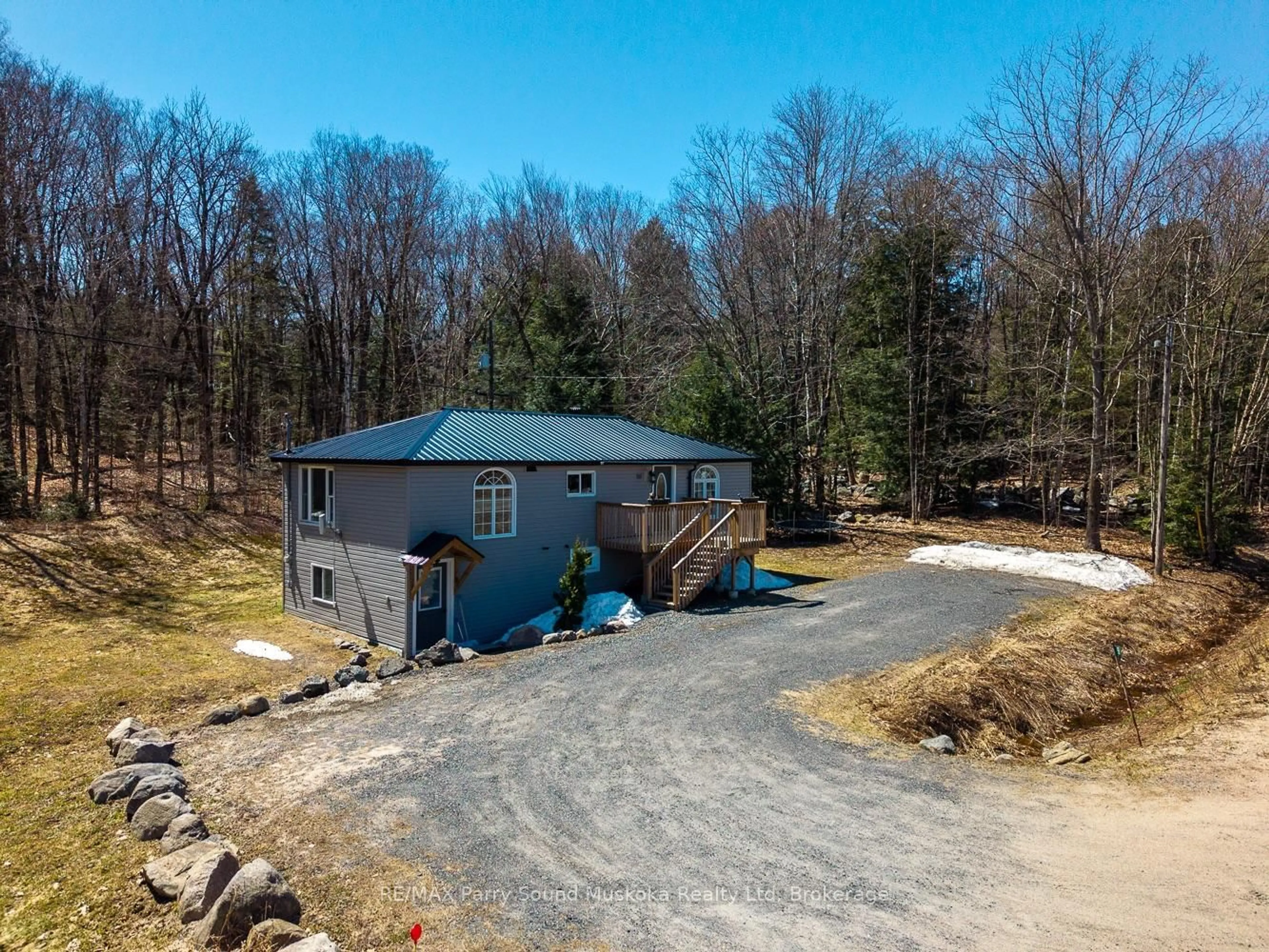 A pic from outside/outdoor area/front of a property/back of a property/a pic from drone, unknown for 59 Hunter Dr, Seguin Ontario P2A 0B2