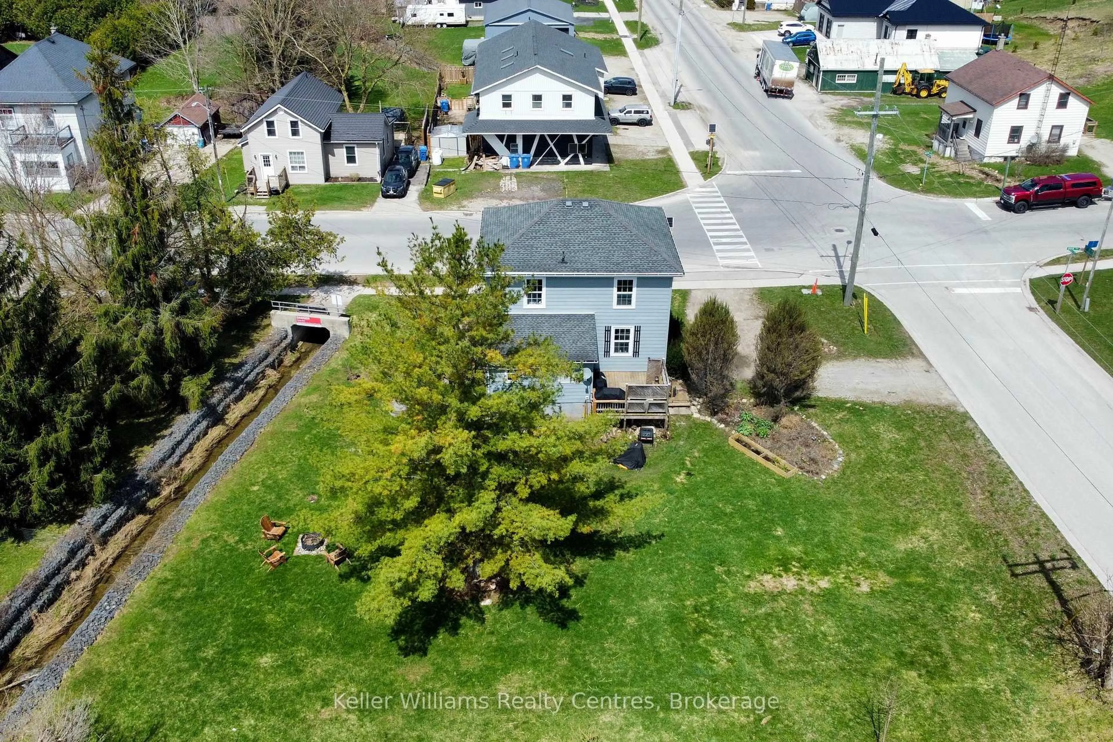 A pic from outside/outdoor area/front of a property/back of a property/a pic from drone, street for 714 Queen St, West Grey Ontario N0G 2M0