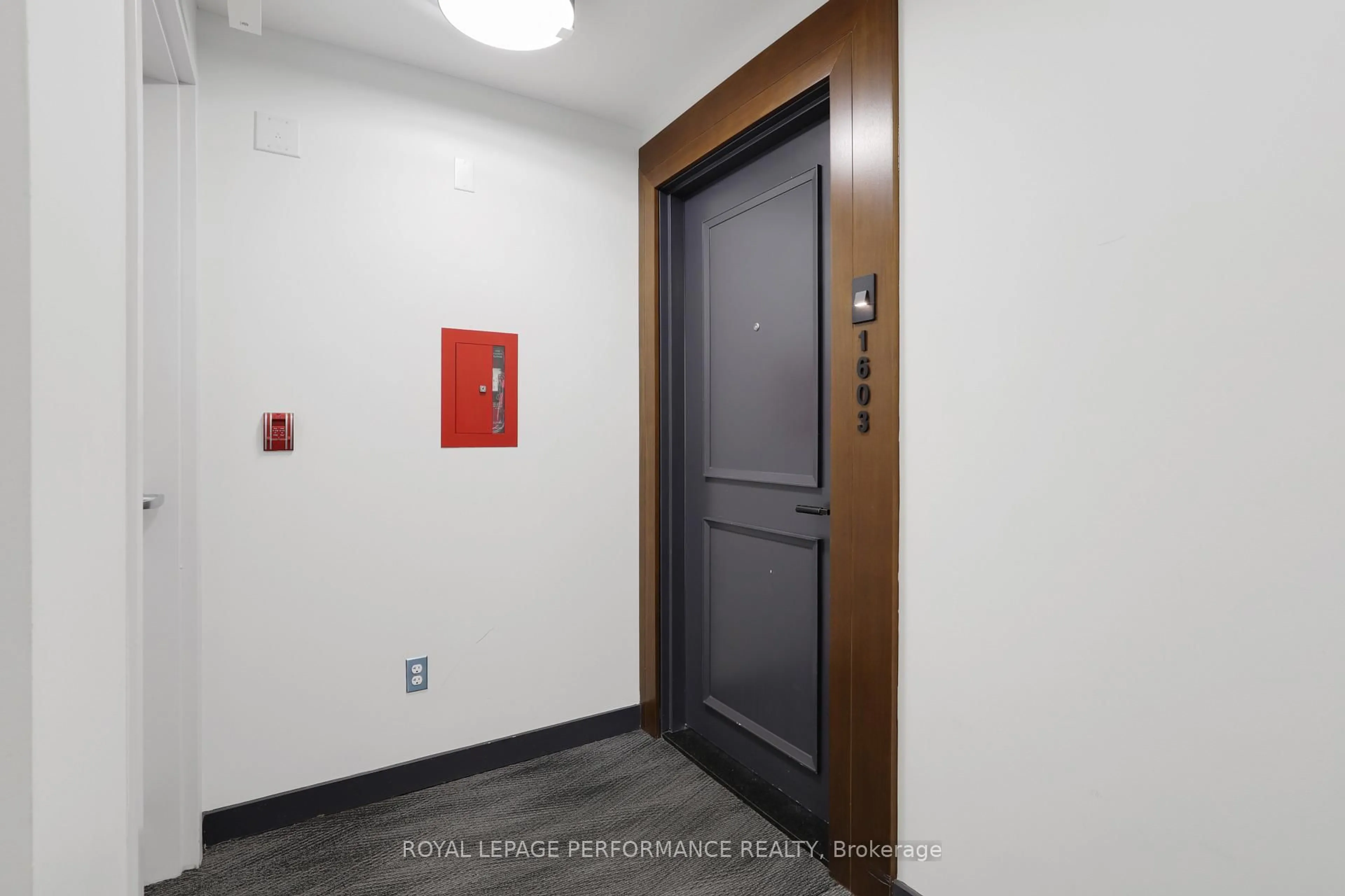 Indoor foyer for 255 Bay St #1603, Ottawa Ontario K1R 0C5