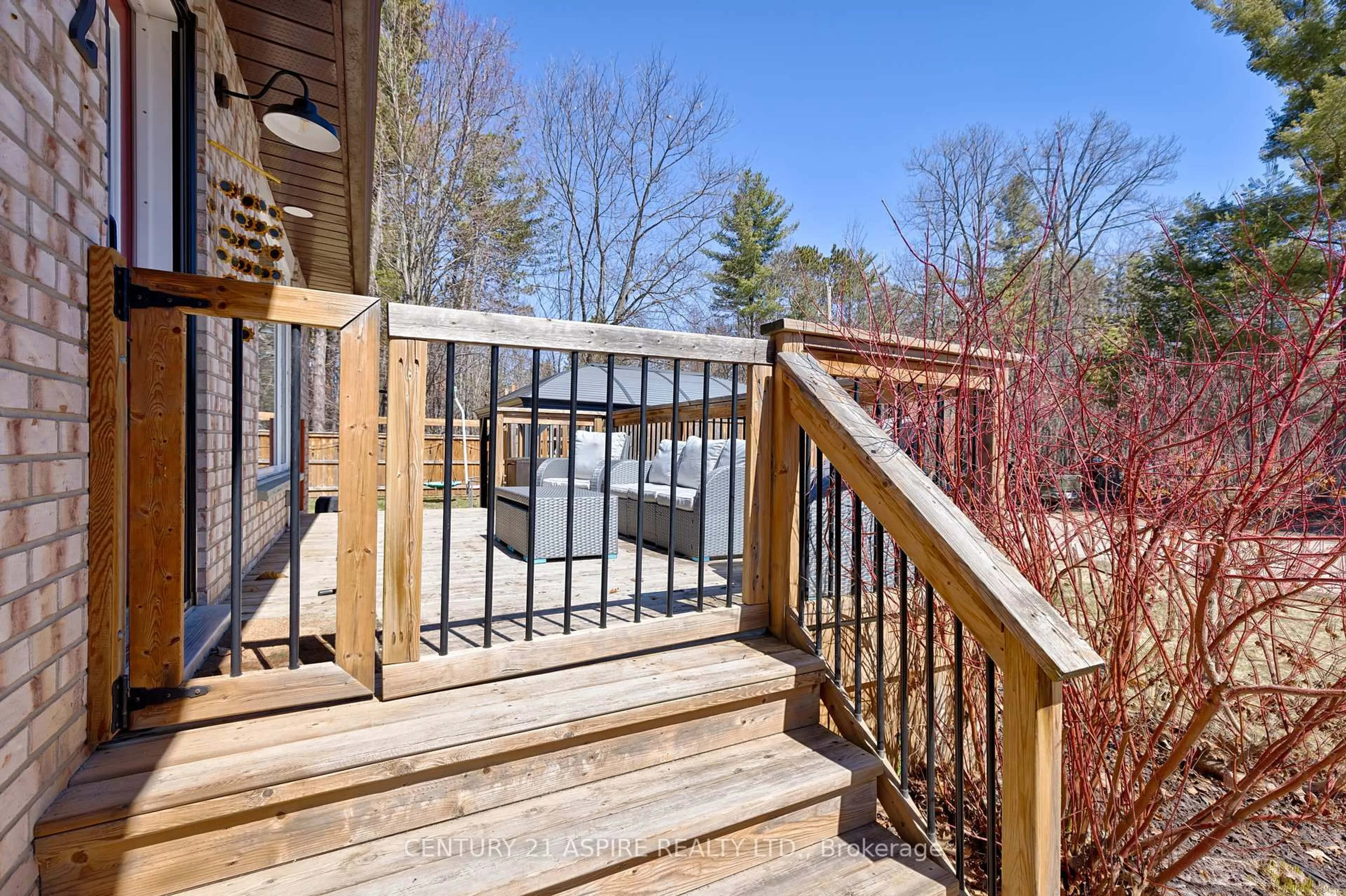 Patio, unknown for 42 East St, Petawawa Ontario K8H 2N9