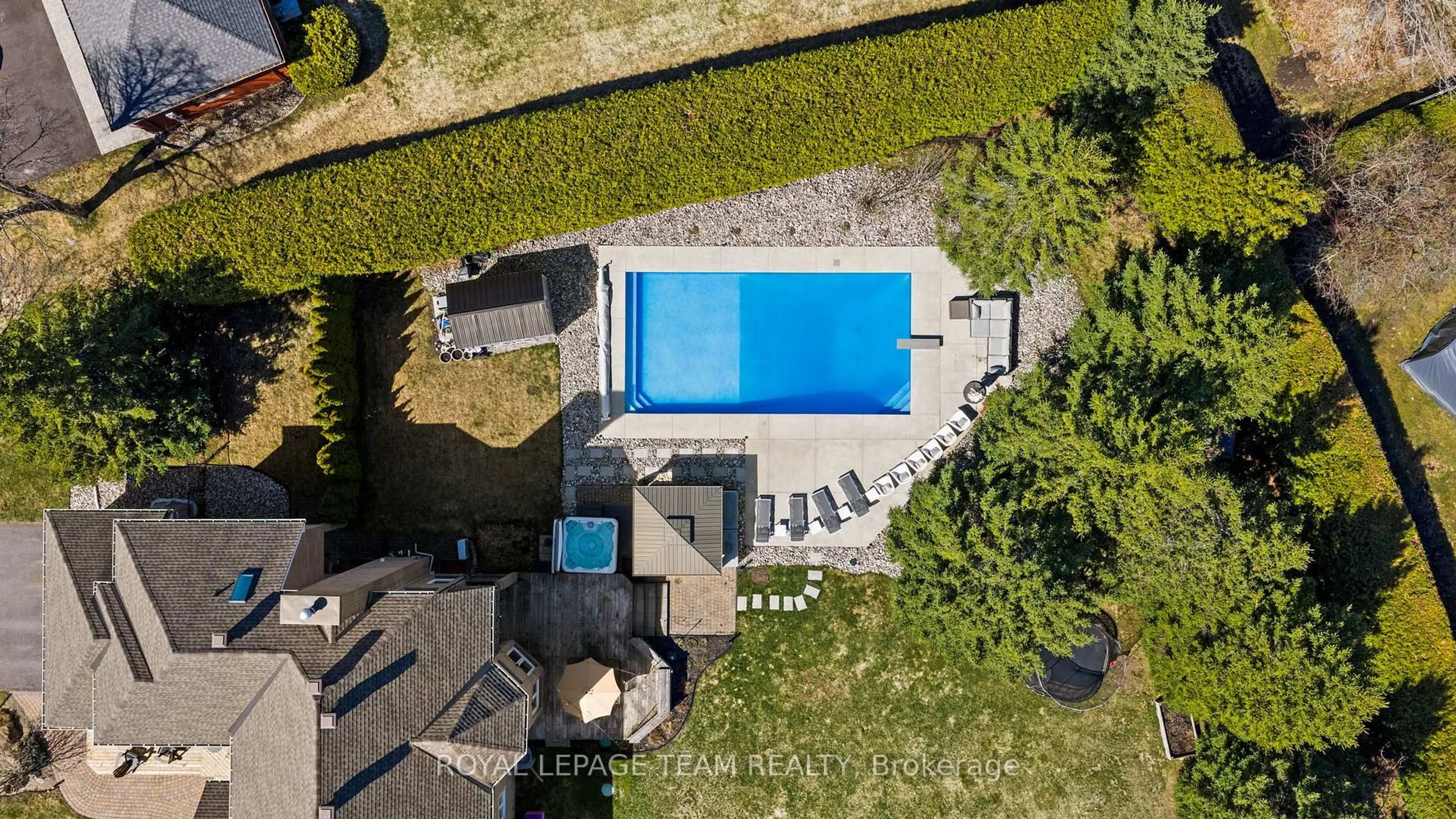 Pool for 1342 Revell Dr, Manotick Ontario K4M 1K8