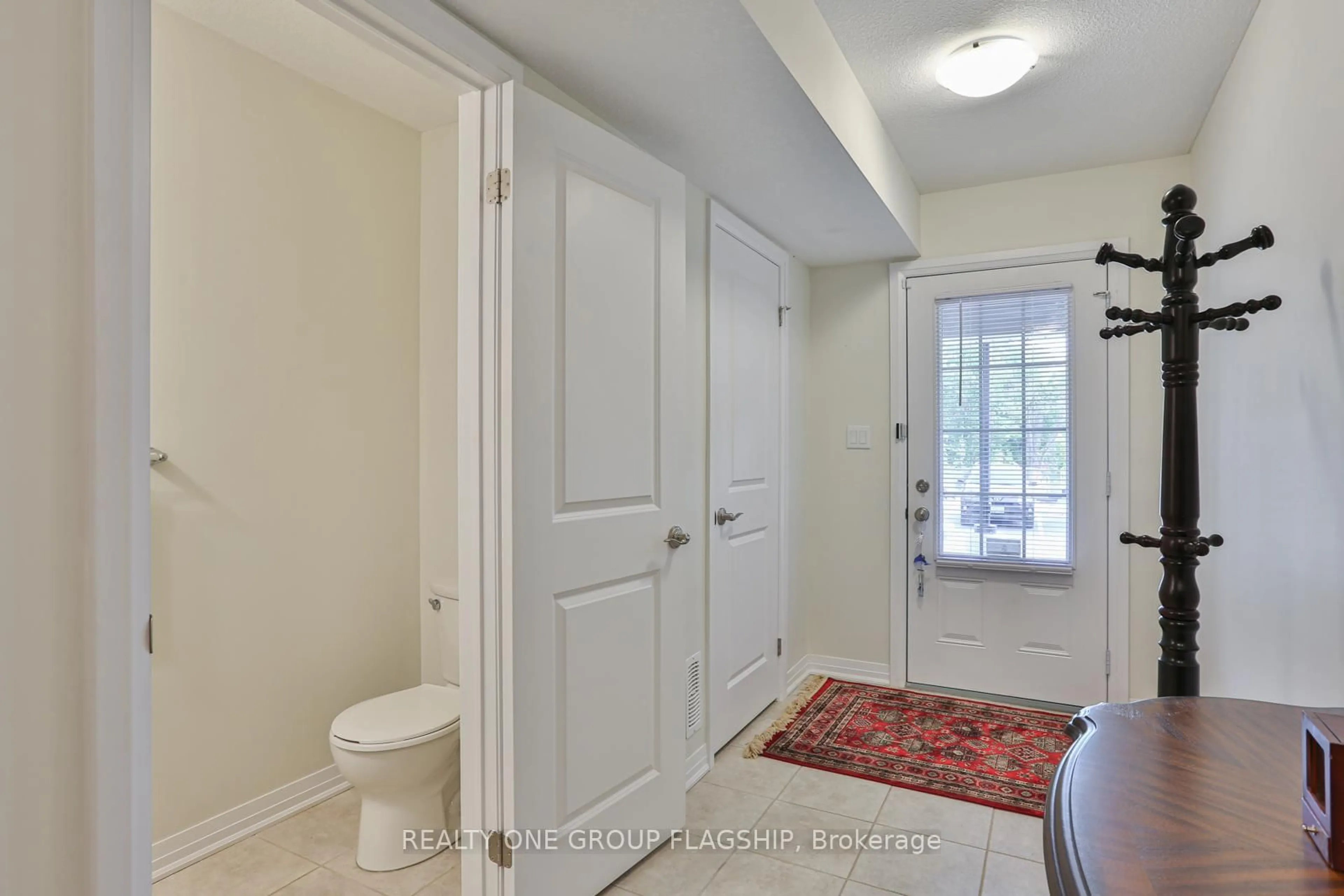 Indoor entryway for 115 South Creek Dr #1C, Kitchener Ontario N2P 0H2